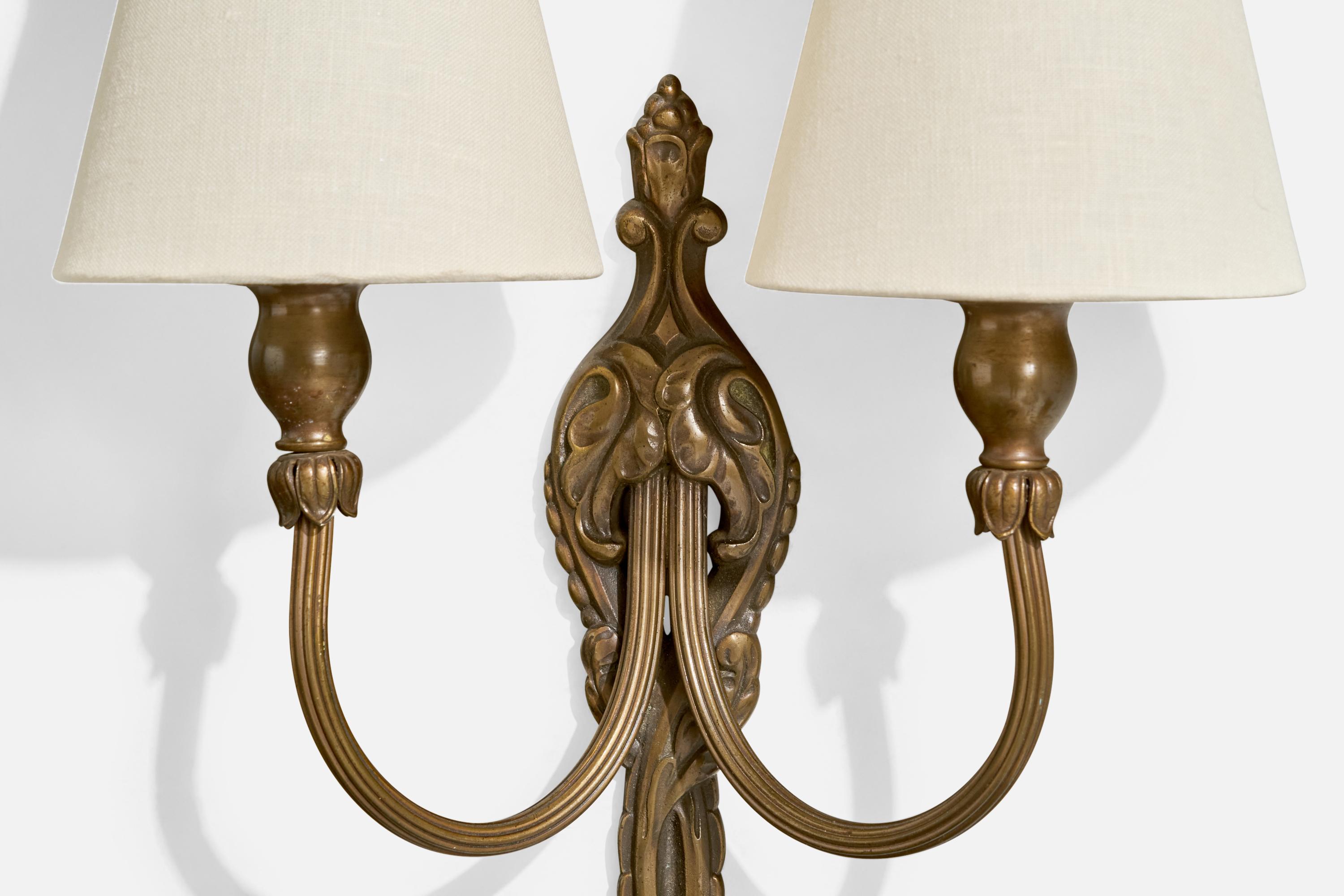 Bronzo Designer francese, lampade da parete, bronzo, tessuto, Francia, anni '40 in vendita
