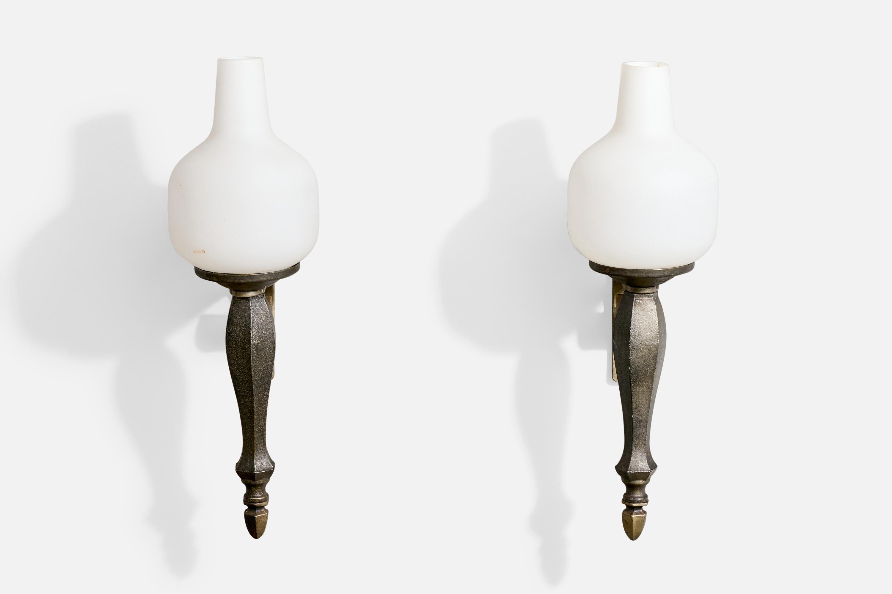 Mid-Century Modern Design/One, appliques, bronze, fer, verre, France, années 1950 en vente