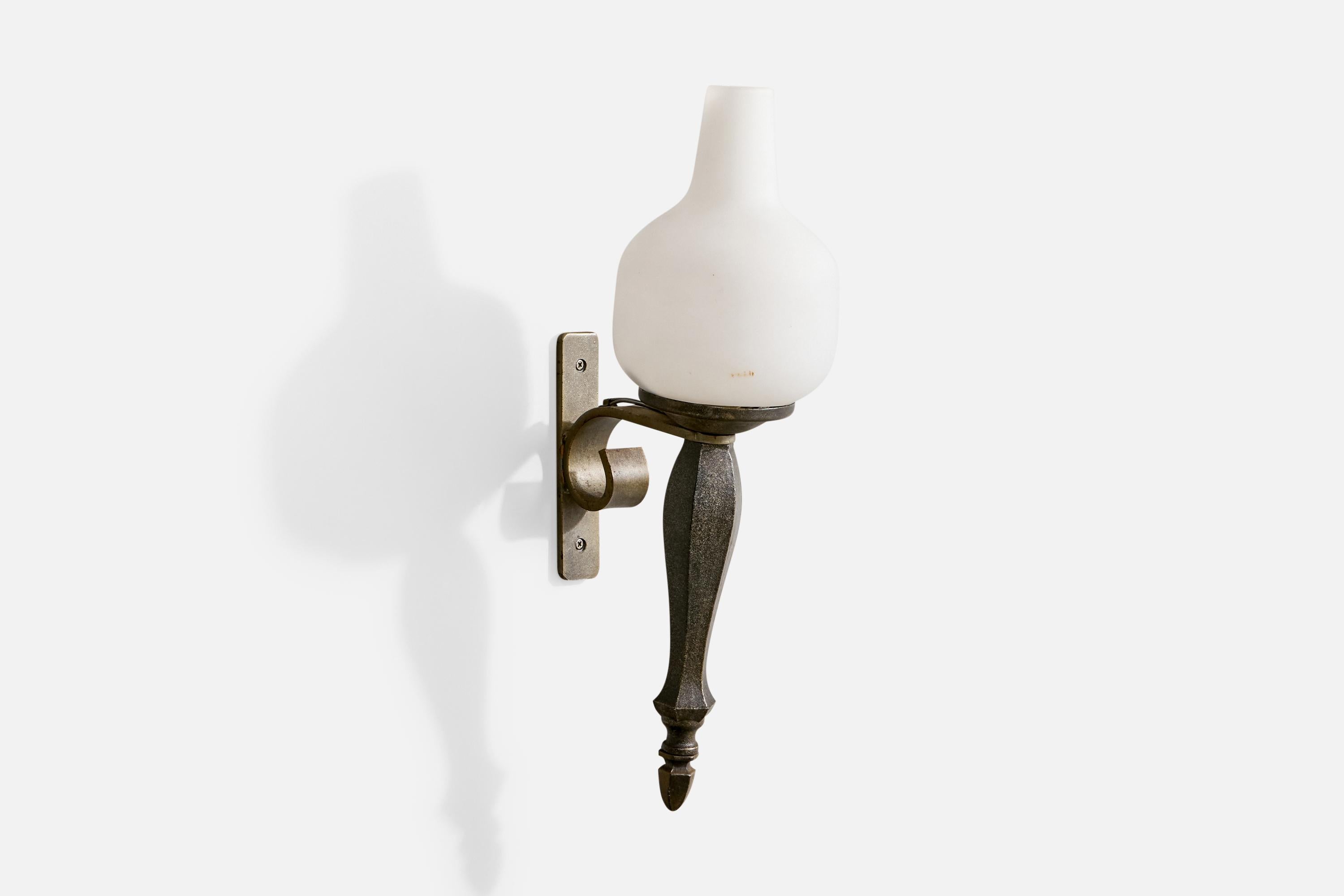 Français Design/One, appliques, bronze, fer, verre, France, années 1950 en vente