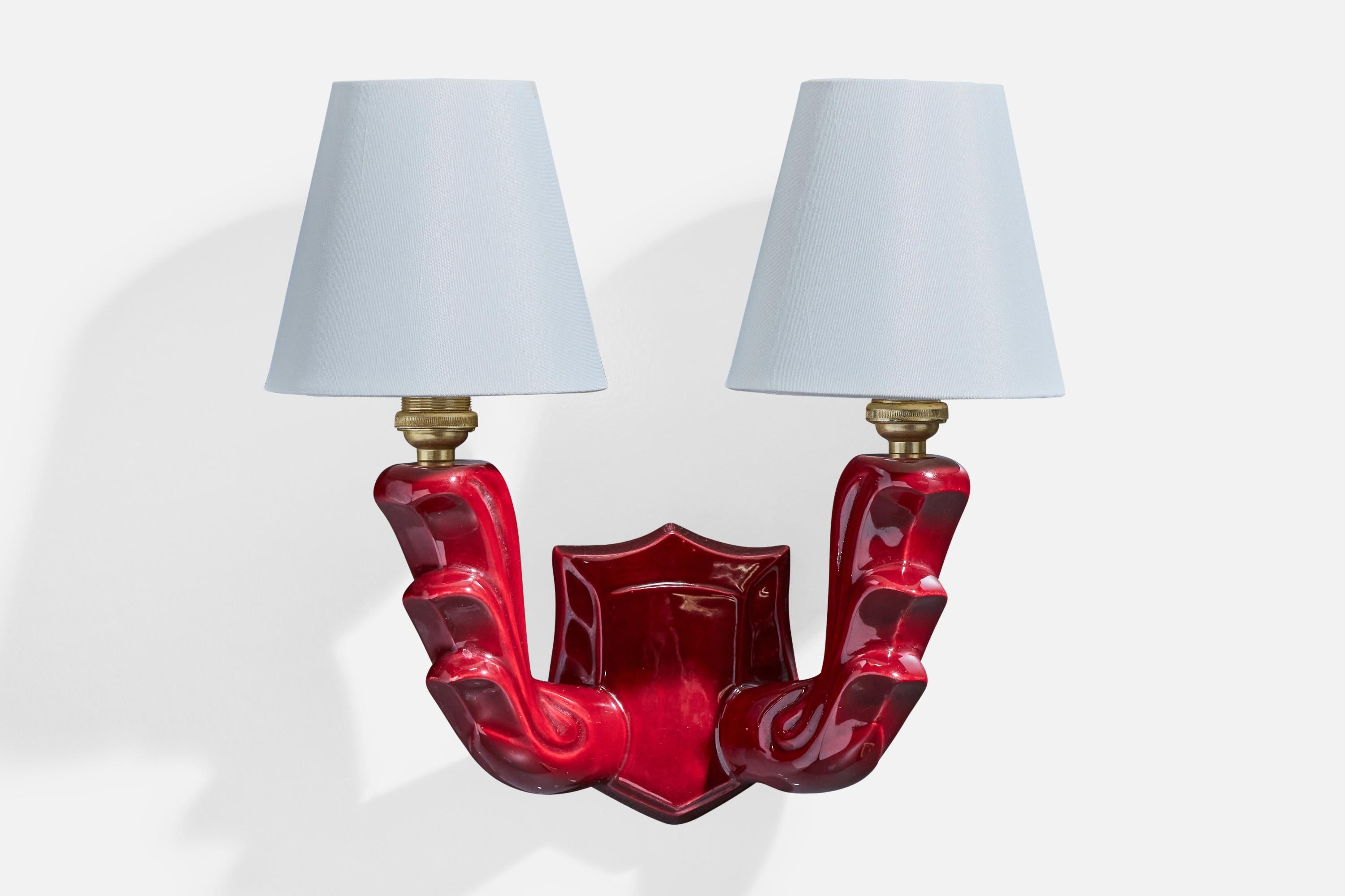 Francese Designer francese, lampade da parete, ceramica, ottone, tessuto, Francia, anni '60 in vendita