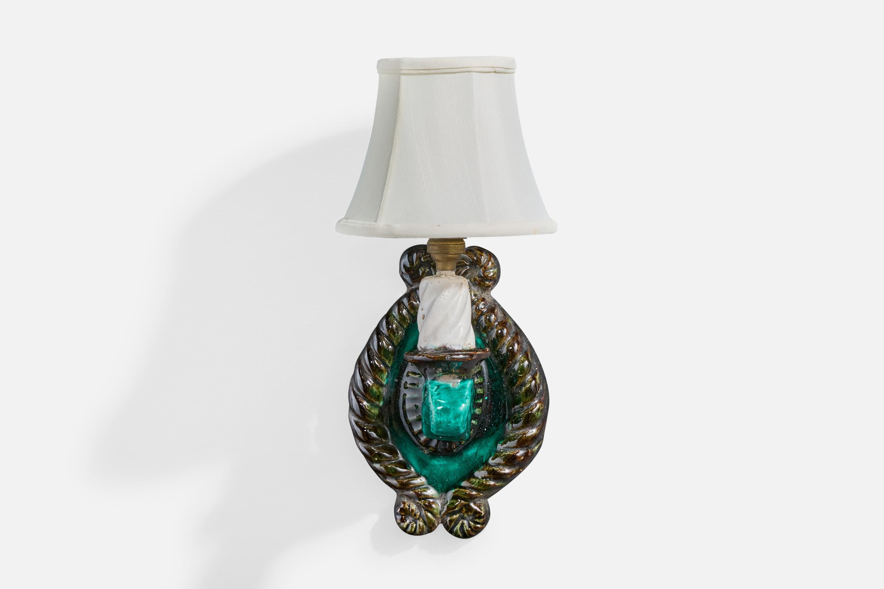 Designer français, appliques murales, céramique, tissu, France, années 1950 Bon état - En vente à High Point, NC