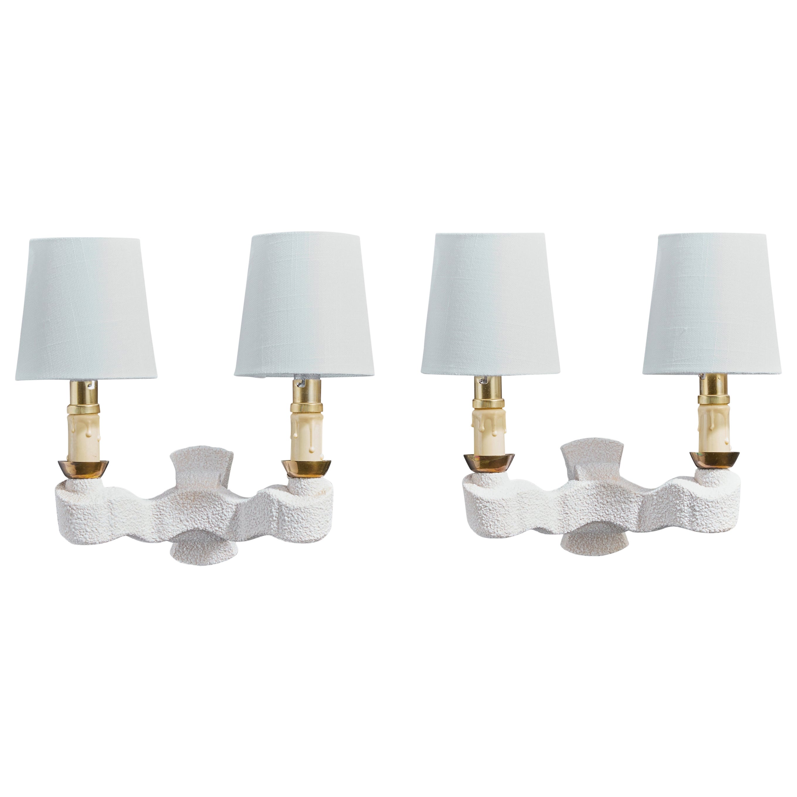 Französischer Designer, Wandleuchten, Keramik, Gips, Messing, Stoff, Frankreich, 1970er