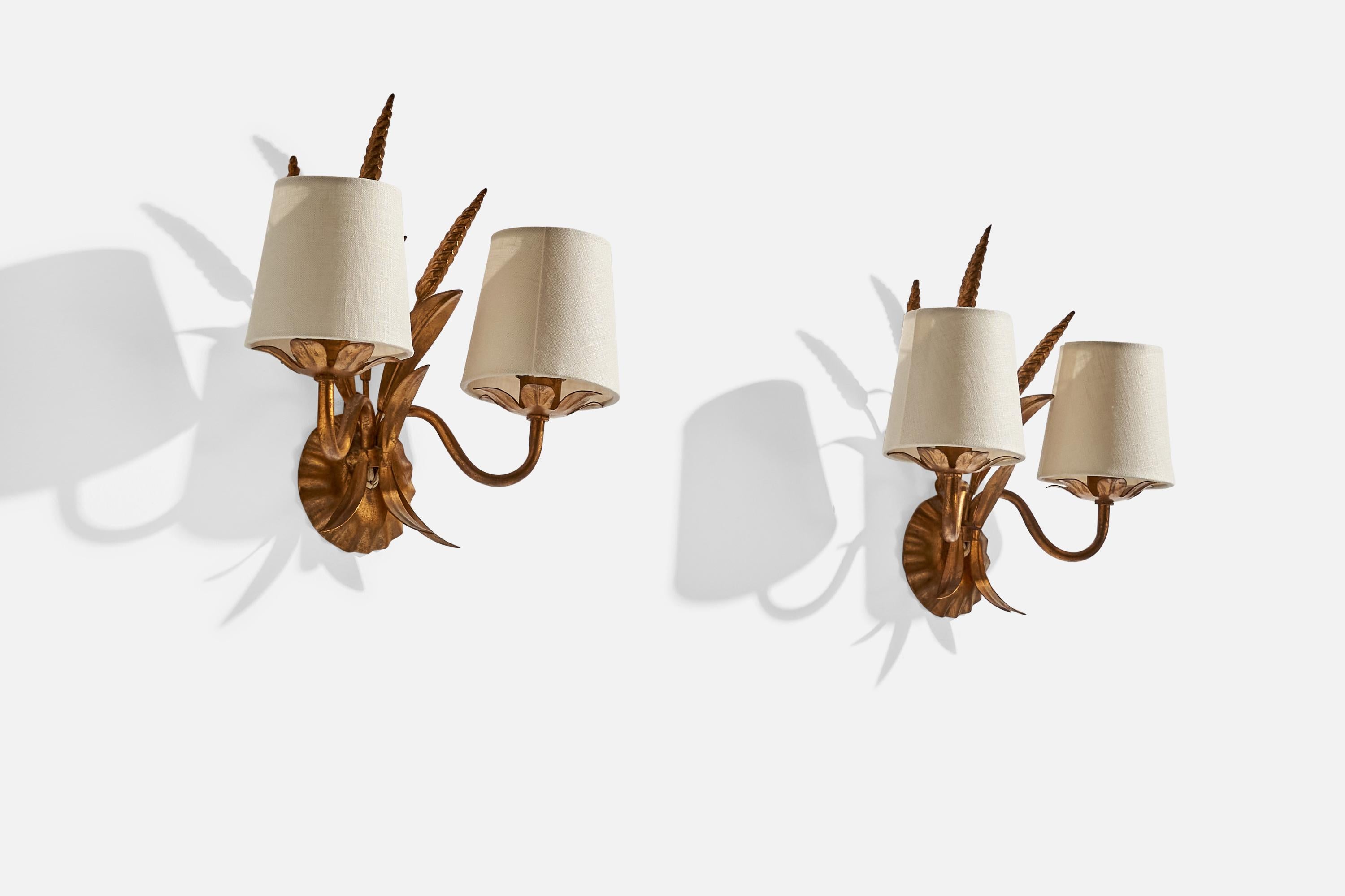 French Designer, Wall Lights, Copper, Fabric, France, 1940s In Good Condition For Sale In High Point, NC