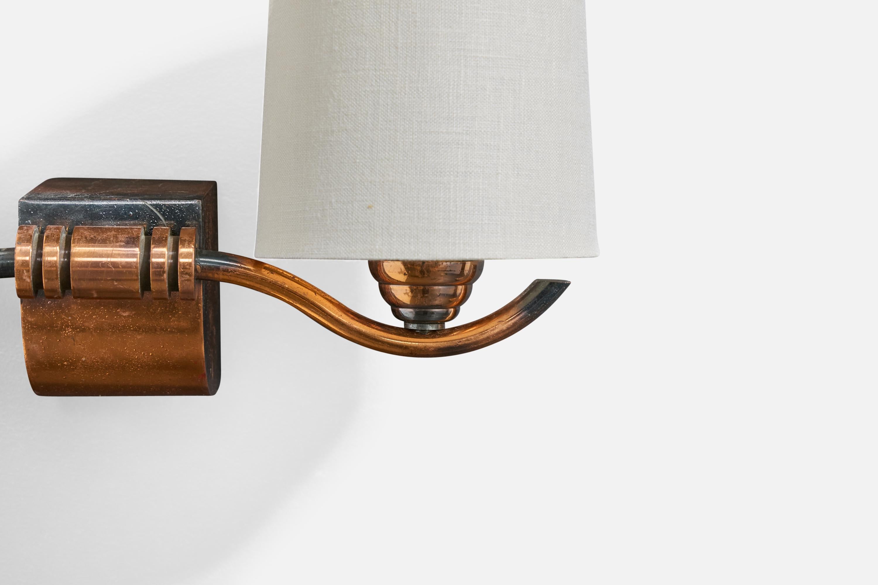 Metà XX secolo Designer francese, lampade da parete, rame, tessuto, Francia, anni '1950 in vendita