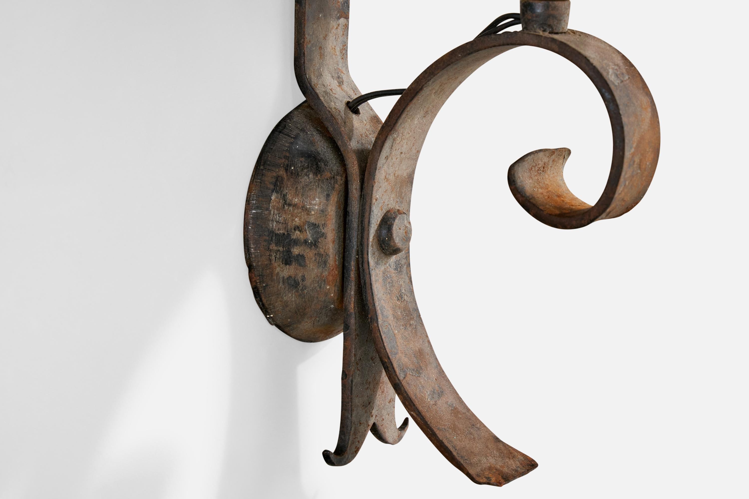 French Designer, Wall Lights, Iron, Bakelite, Fabric, France, 1940s For Sale 3