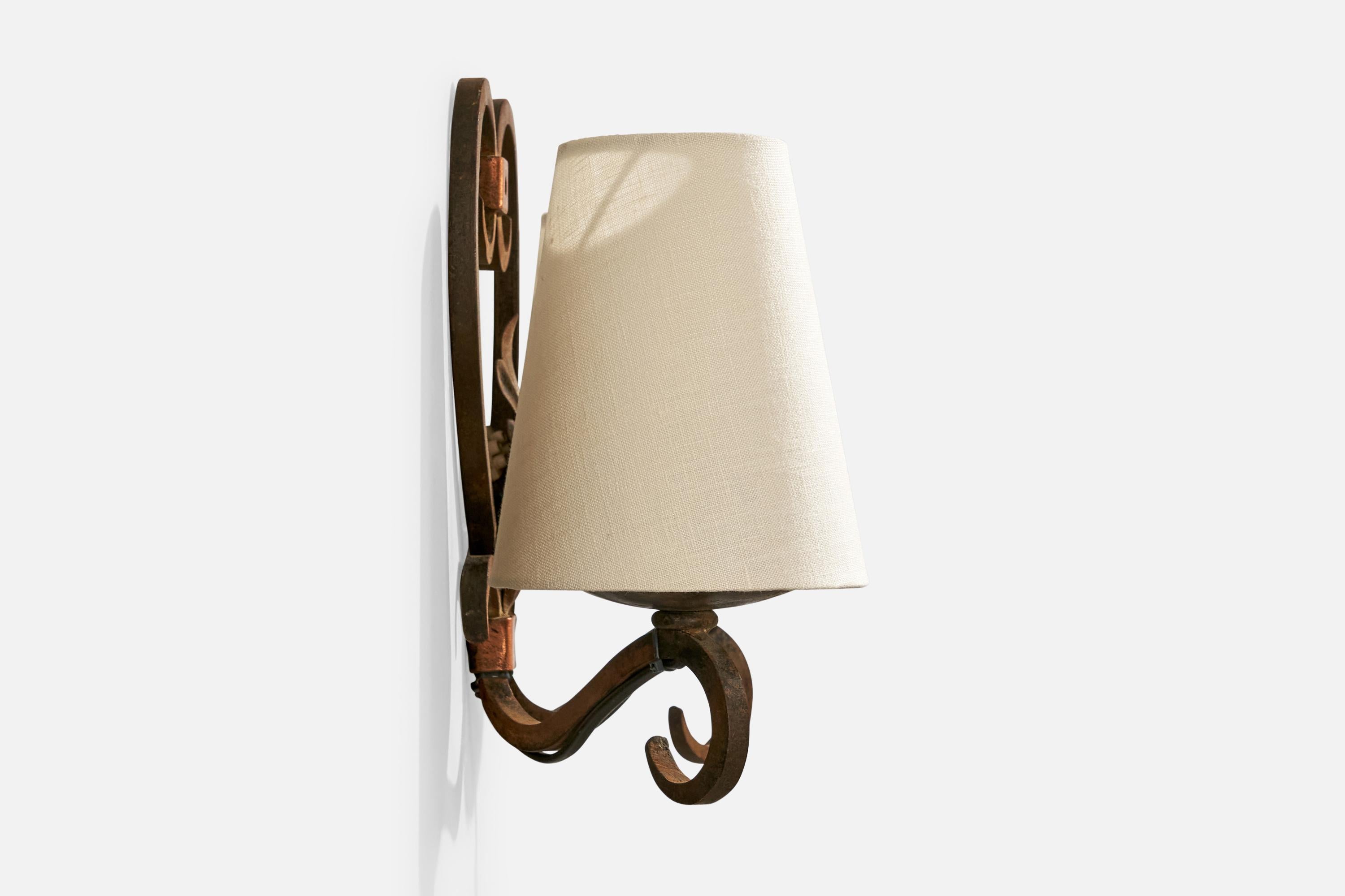 Metà XX secolo Designer francese, lampade da parete, ferro, tessuto, Francia, anni '30 in vendita