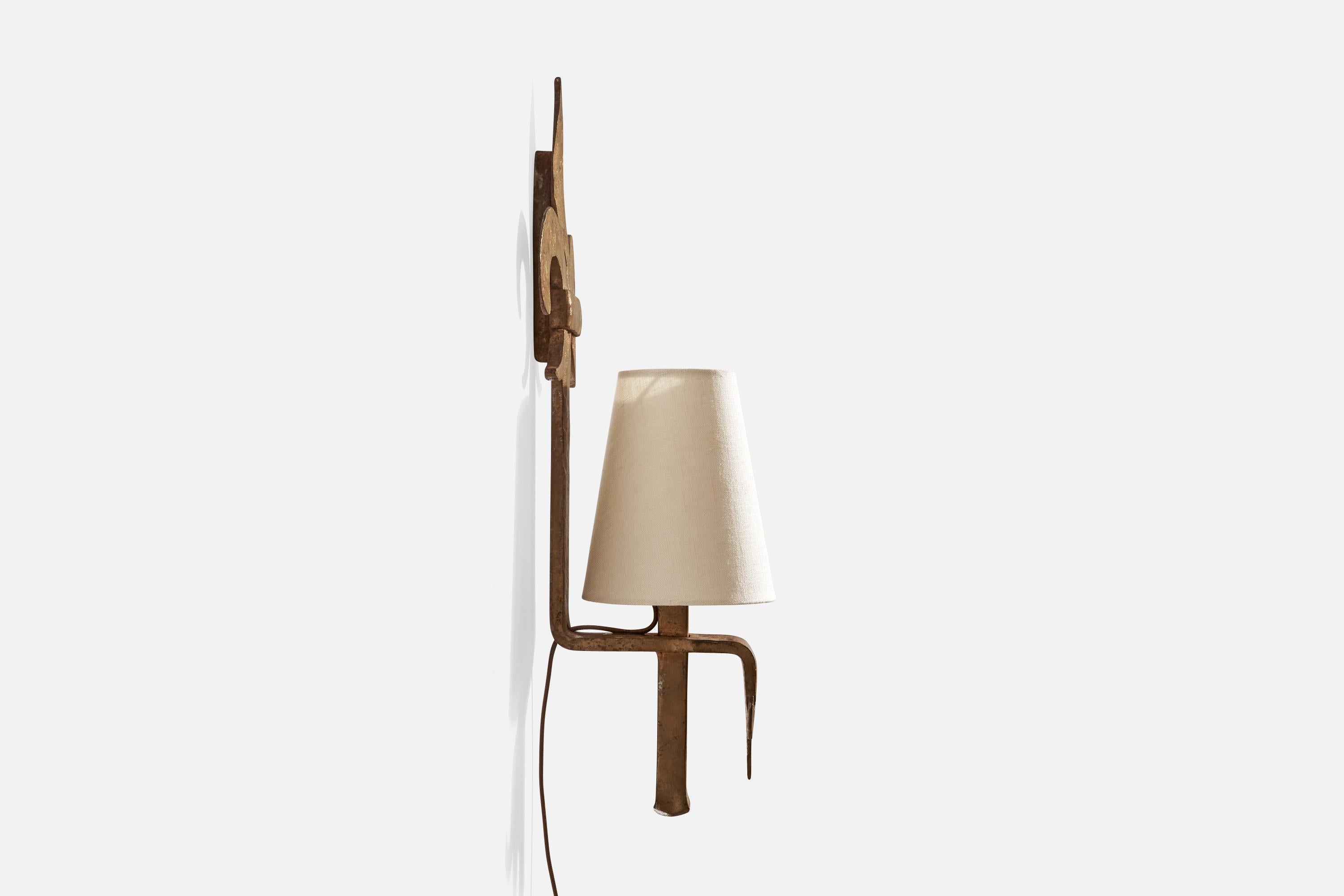 Metà XX secolo Designer francese, lampade da parete, ferro, tessuto, Francia, anni '1940 in vendita