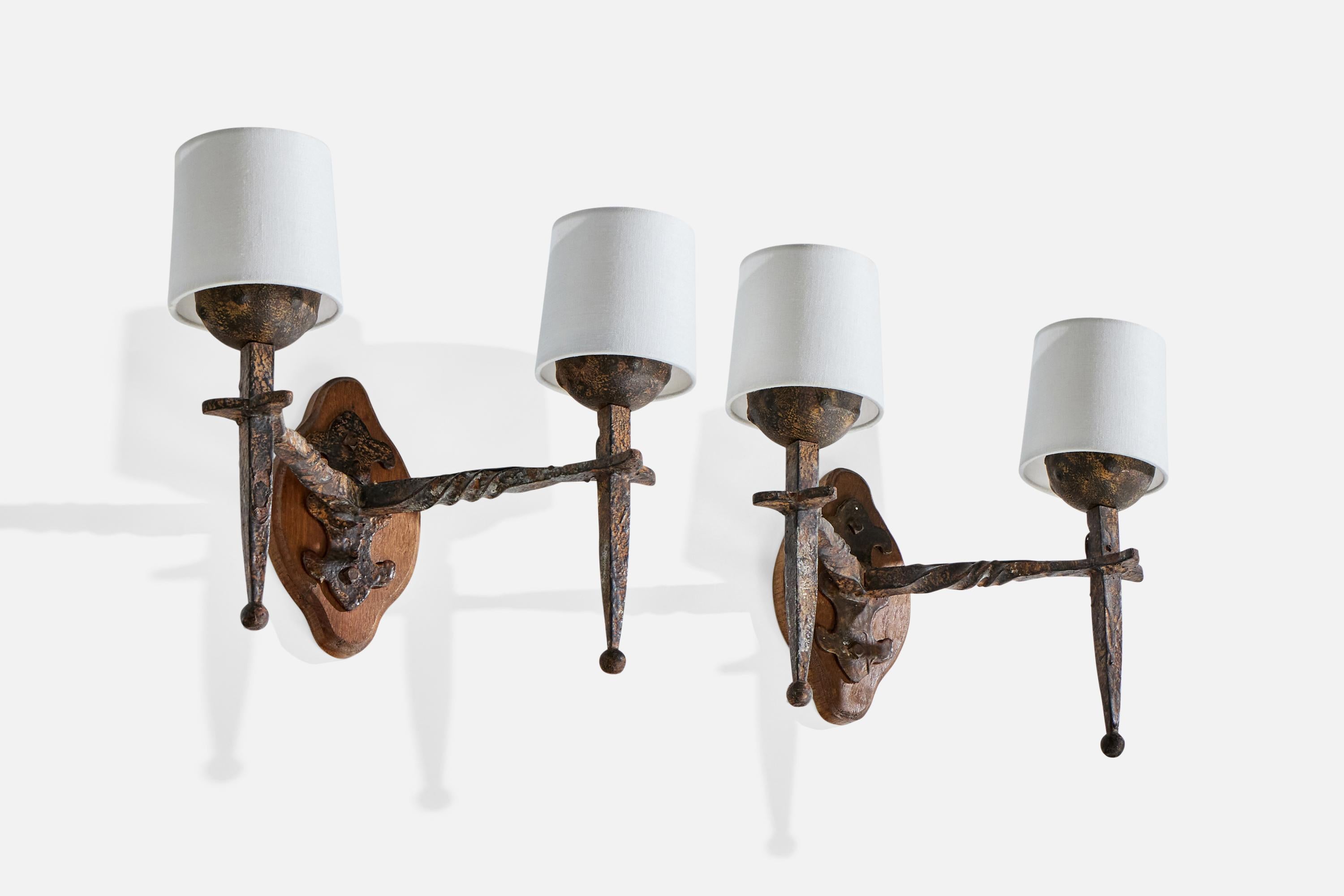 Mid-Century Modern Design/One, Appliques, Fer, Oak, Tissu, France, 1940s en vente