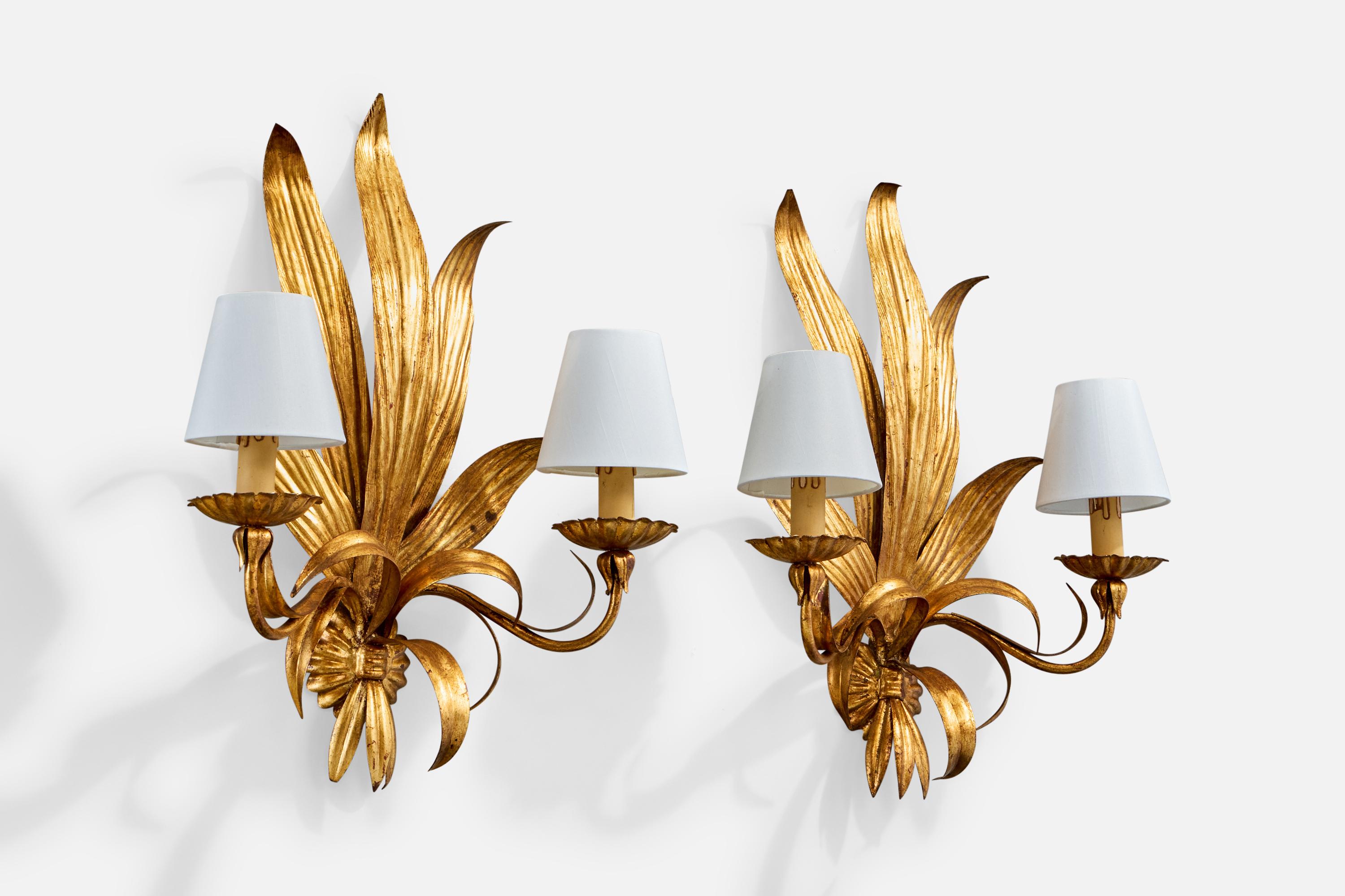 French Designer, Wall Lights, Metal, Bakelite, Fabric, France, 1940s In Good Condition For Sale In High Point, NC