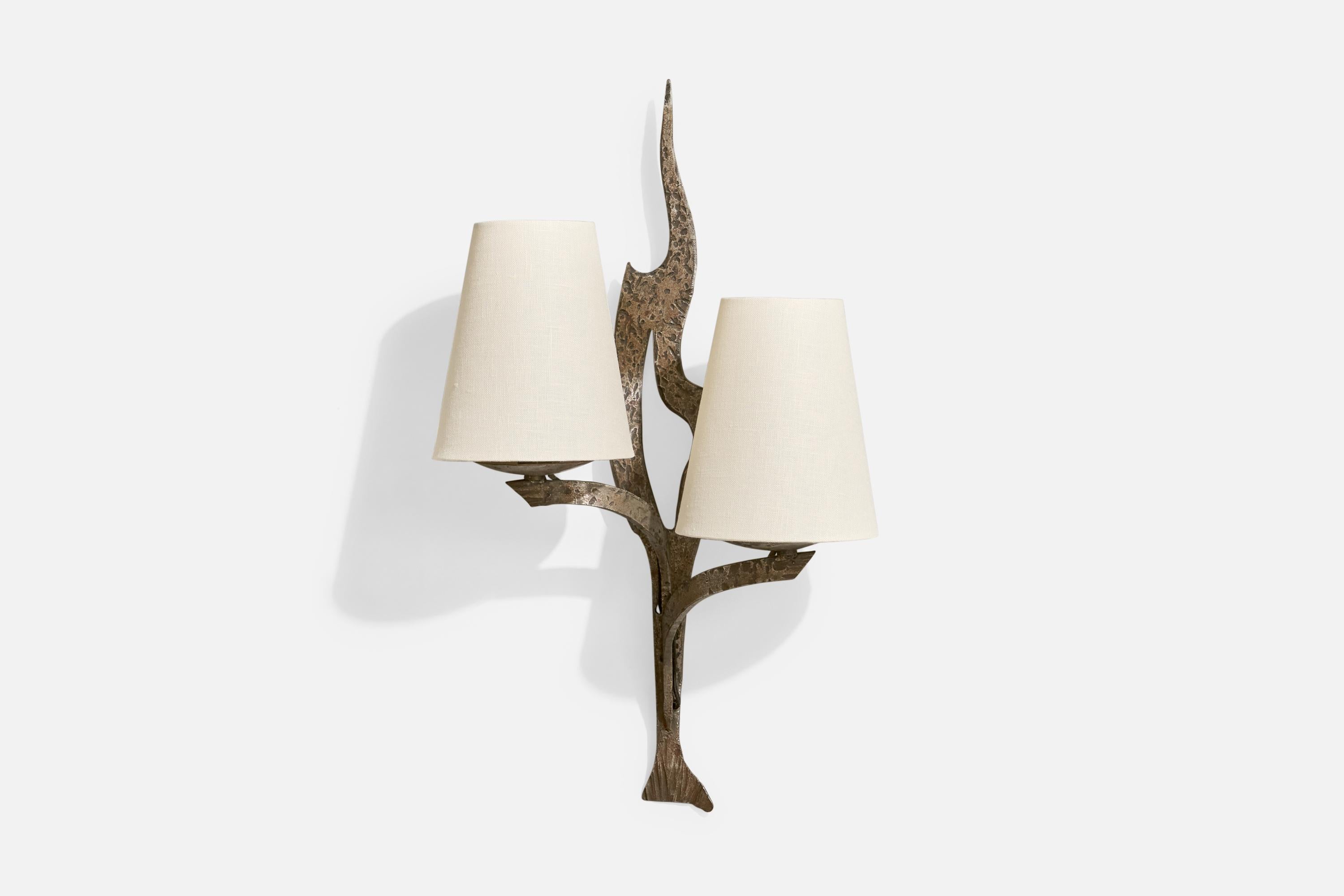 Designer francese, lampade da parete, metallo, tessuto, anni '60 In condizioni buone in vendita a High Point, NC