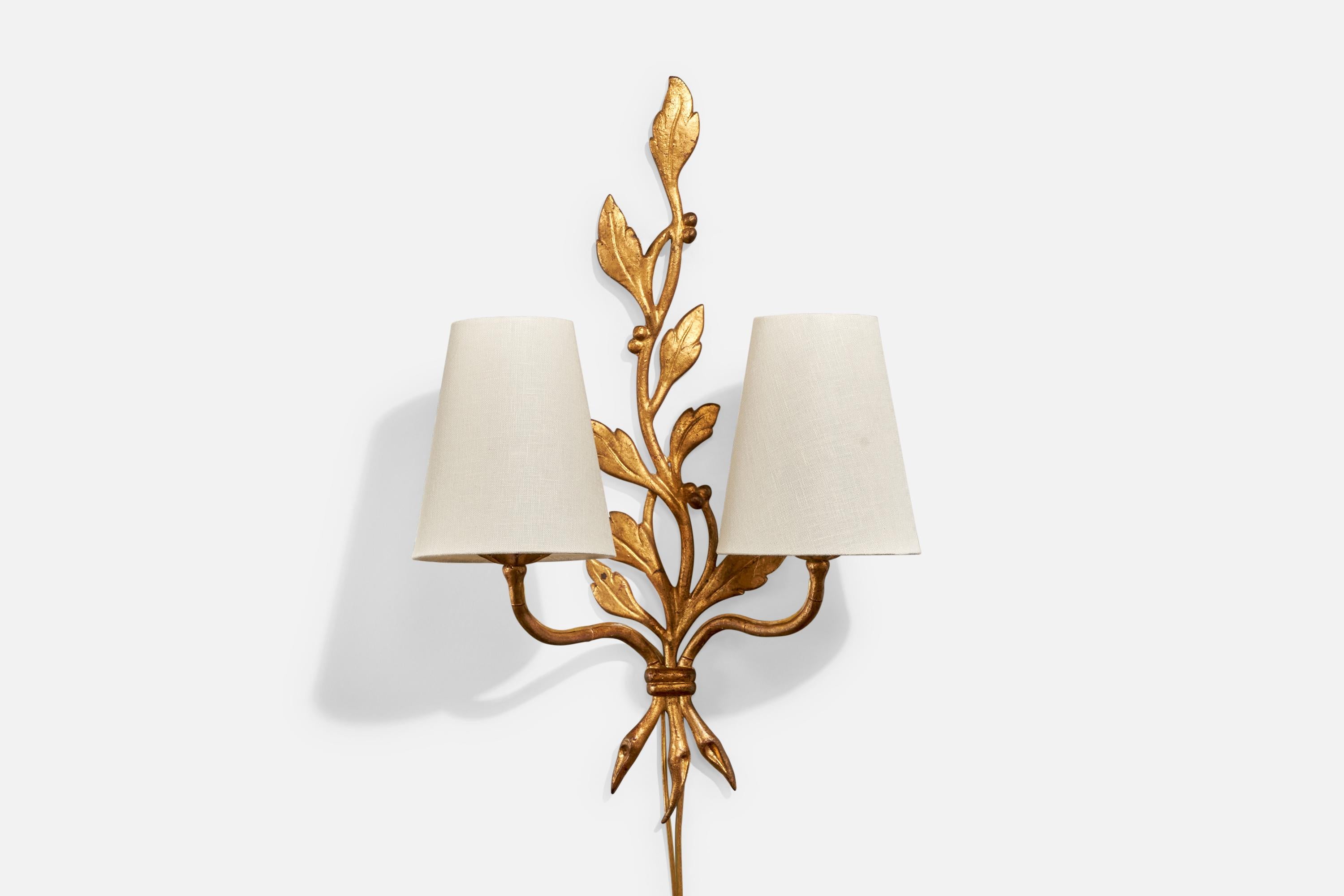 Designer francese, lampade da parete, metallo, tessuto, Francia, anni '1940 In condizioni buone in vendita a High Point, NC
