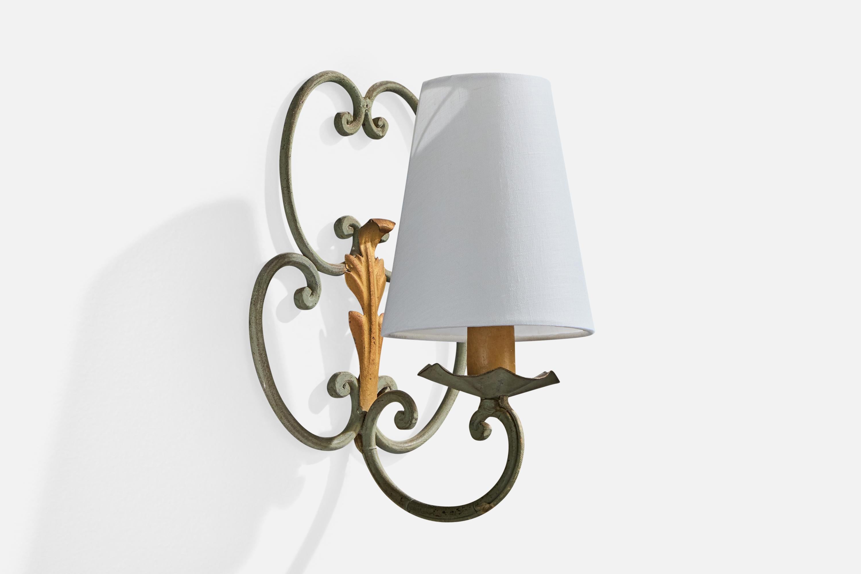 Francese Designer francese, lampade da parete, metallo, tessuto, Francia, anni '1940 in vendita