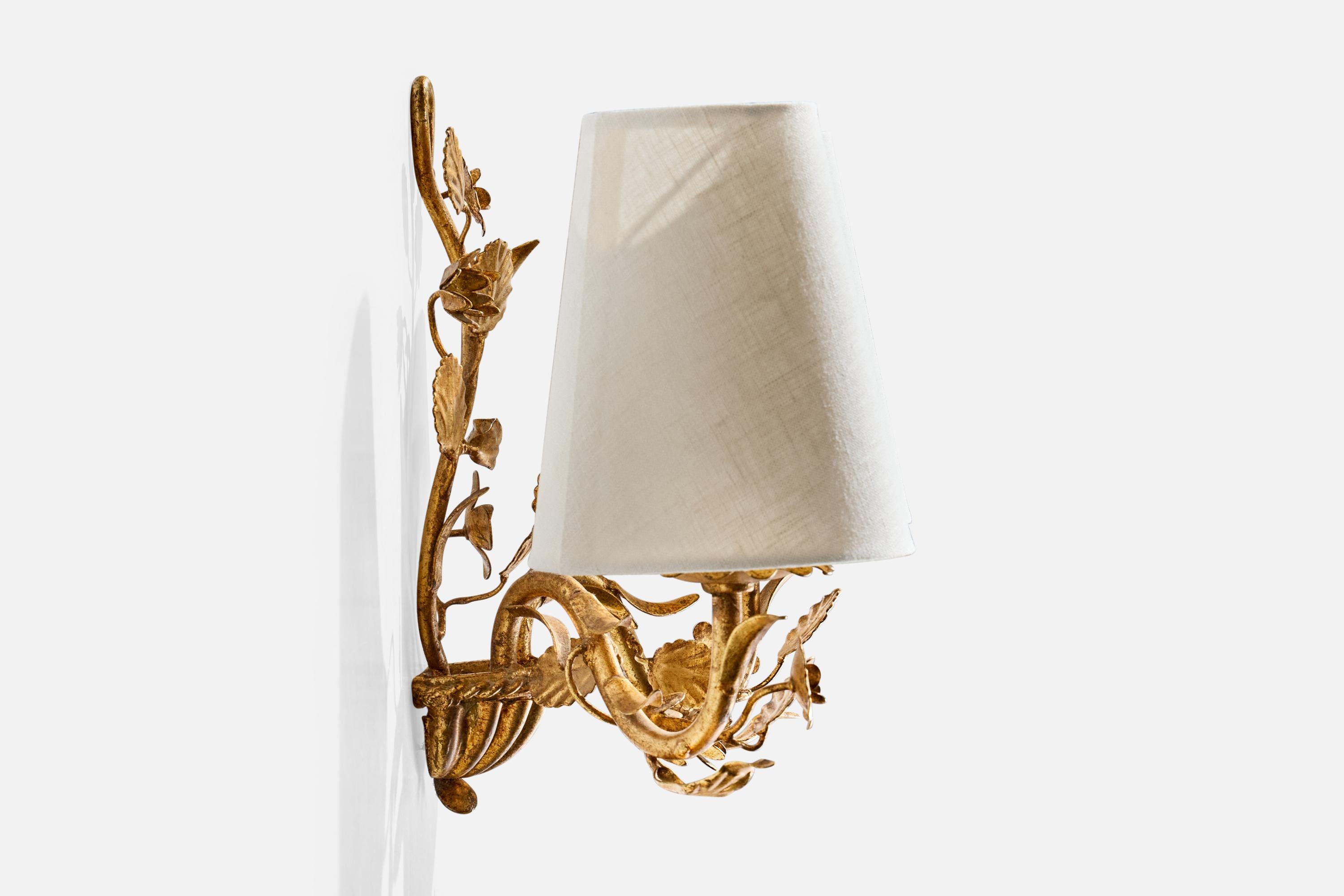 Designer francese, lampade da parete, metallo, tessuto, Francia, anni '1940 In condizioni buone in vendita a High Point, NC