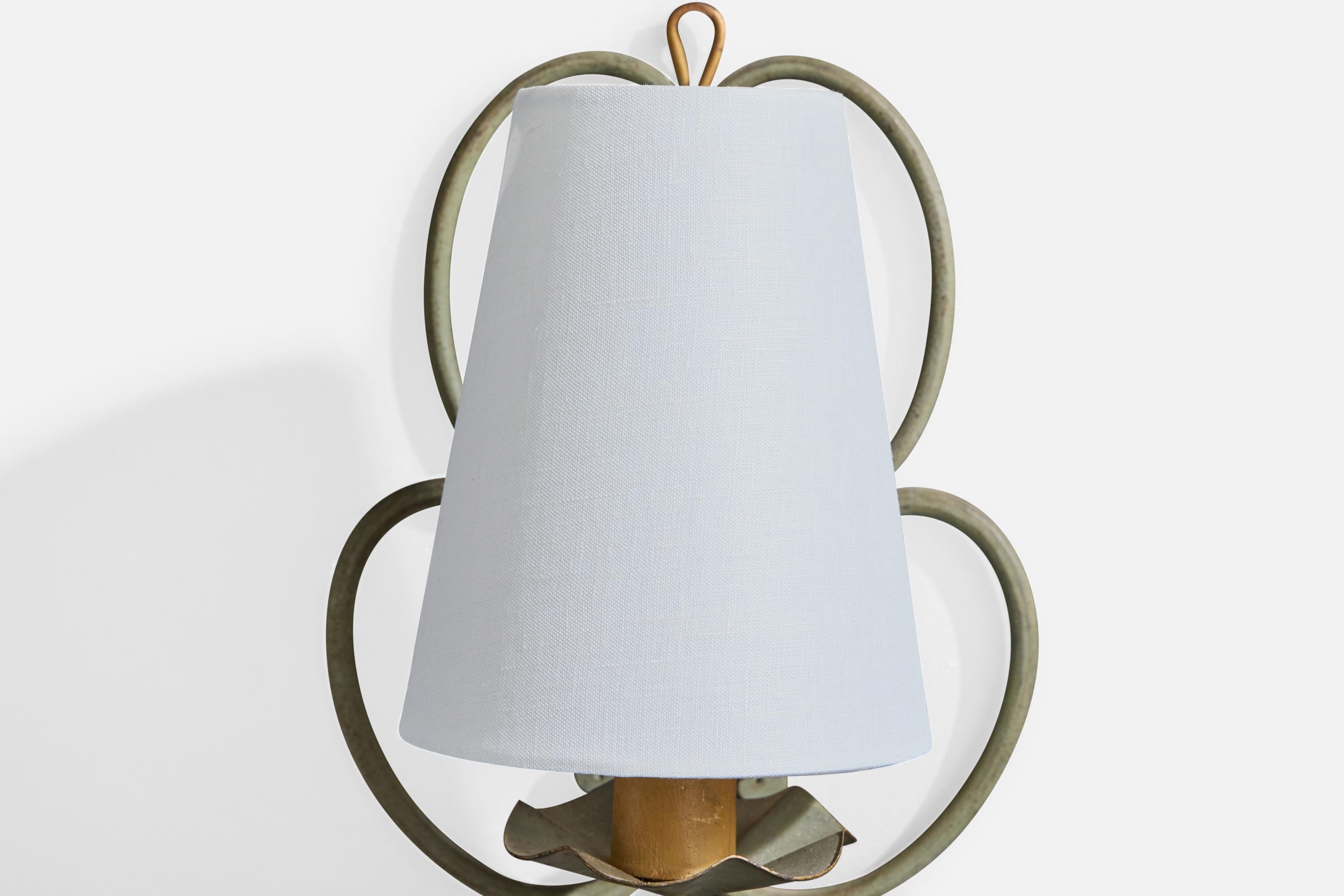 Metà XX secolo Designer francese, lampade da parete, metallo, tessuto, Francia, anni '1940 in vendita