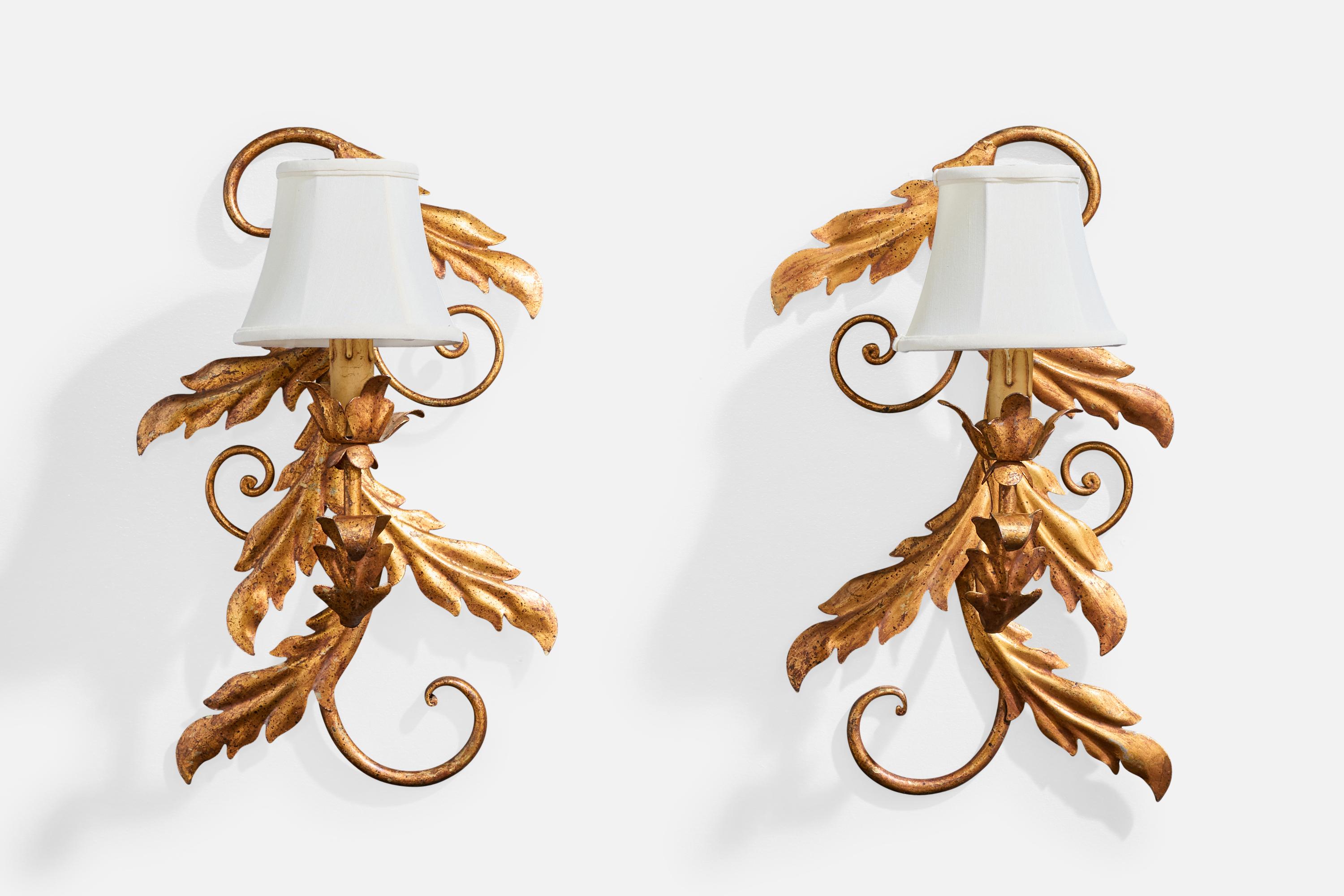 Francese Designer francese, lampade da parete, metallo, tessuto, Francia, anni '1950 in vendita