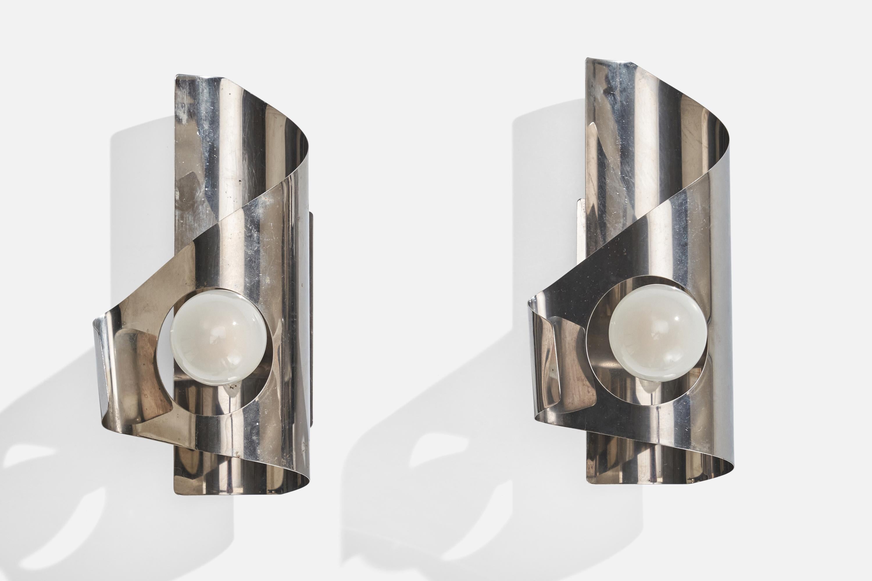 French Designer, Wall Lights, Metal, France, 1970s In Good Condition For Sale In High Point, NC