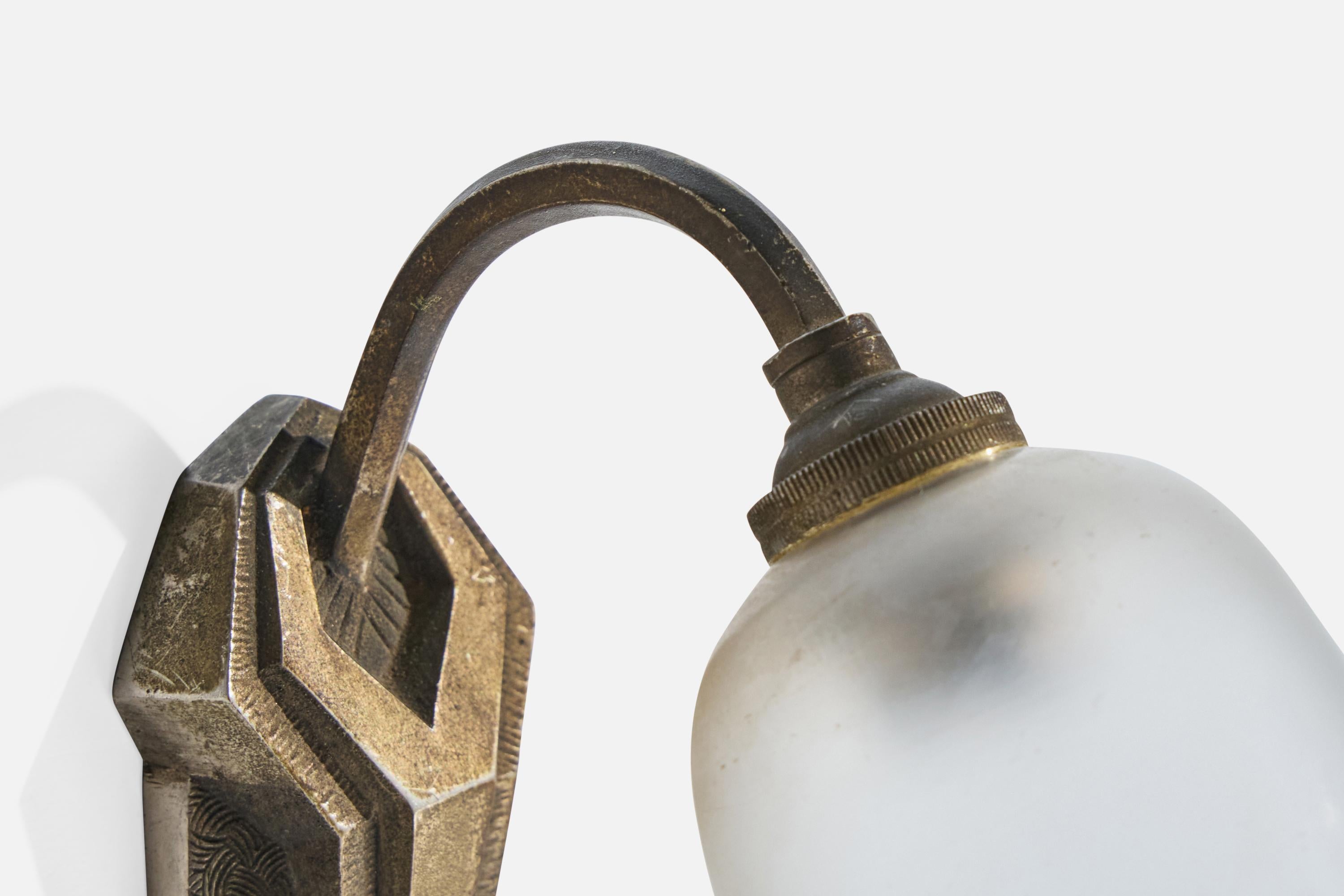 Metallo Designer francese, lampade da parete, metallo, vetro, Francia, anni '1930 in vendita