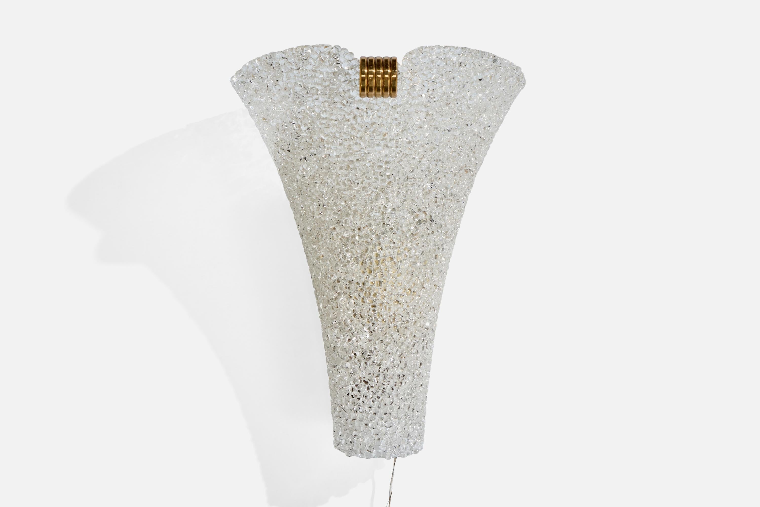 Französischer Designer, Wandleuchten, Kunstharz, Messing, Frankreich, 1960er Jahre (Mitte des 20. Jahrhunderts) im Angebot