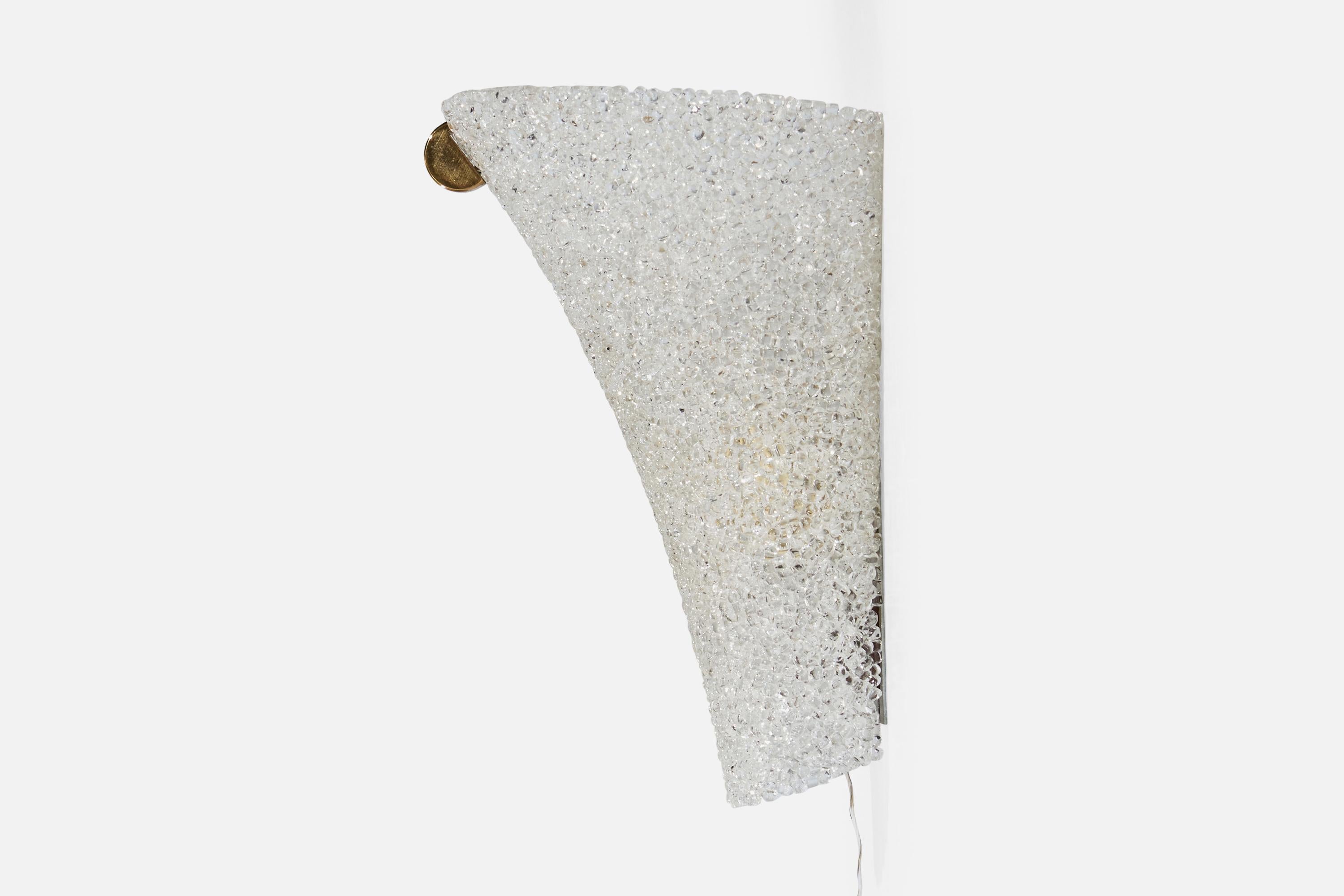 Französischer Designer, Wandleuchten, Kunstharz, Messing, Frankreich, 1960er Jahre im Angebot 1