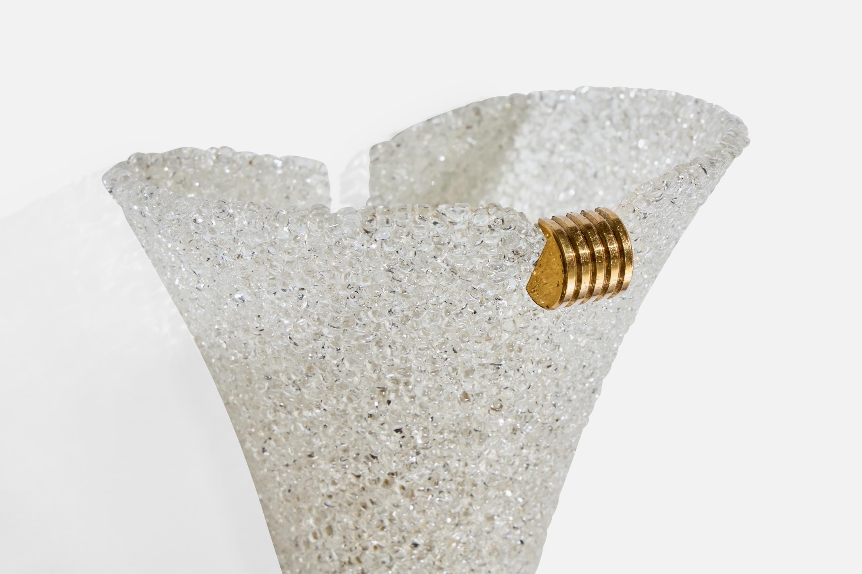 Französischer Designer, Wandleuchten, Kunstharz, Messing, Frankreich, 1960er Jahre im Angebot 2