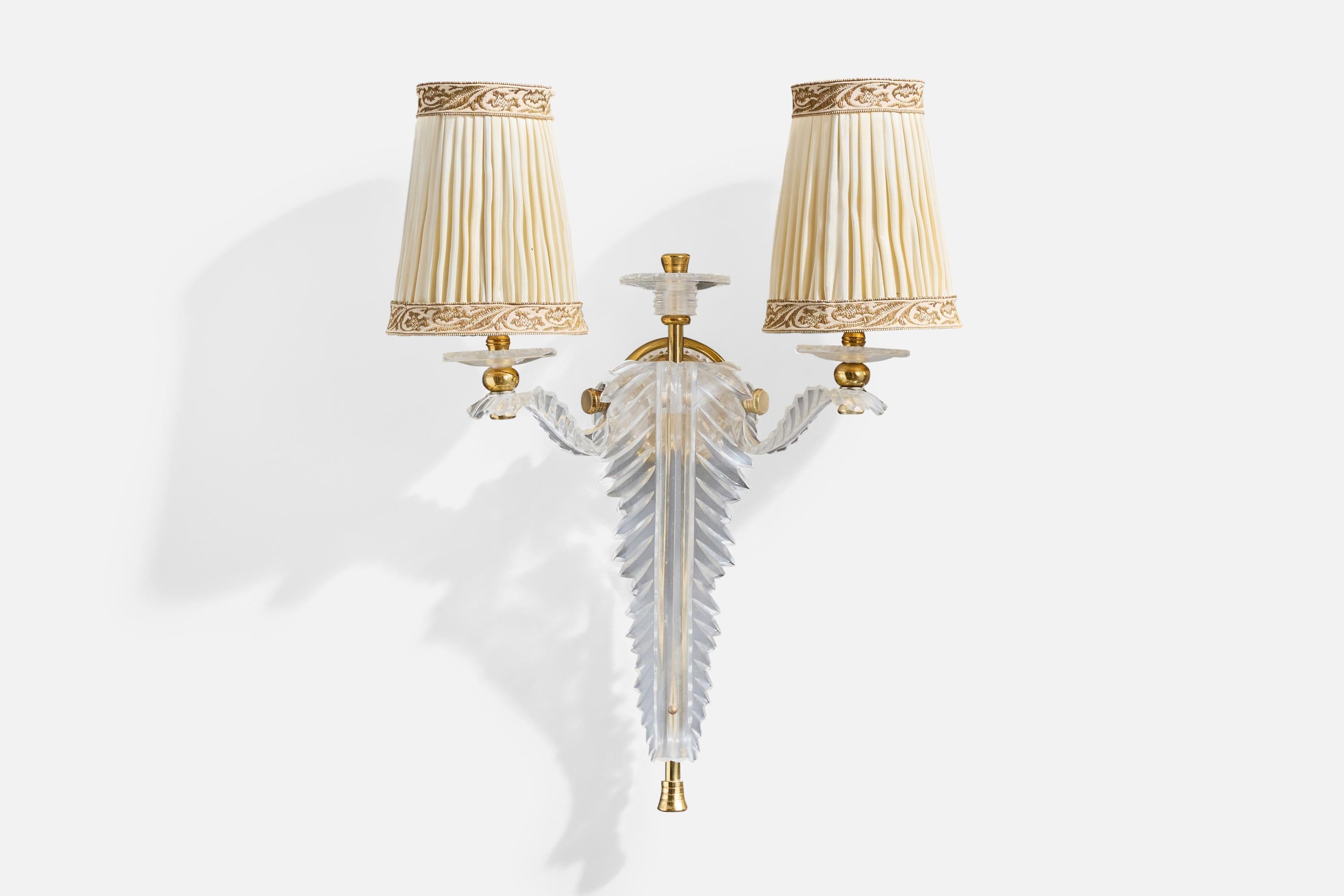 Designer francese, lampade da parete, plexiglass, ottone, tessuto, Francia, anni '70 In condizioni buone in vendita a High Point, NC