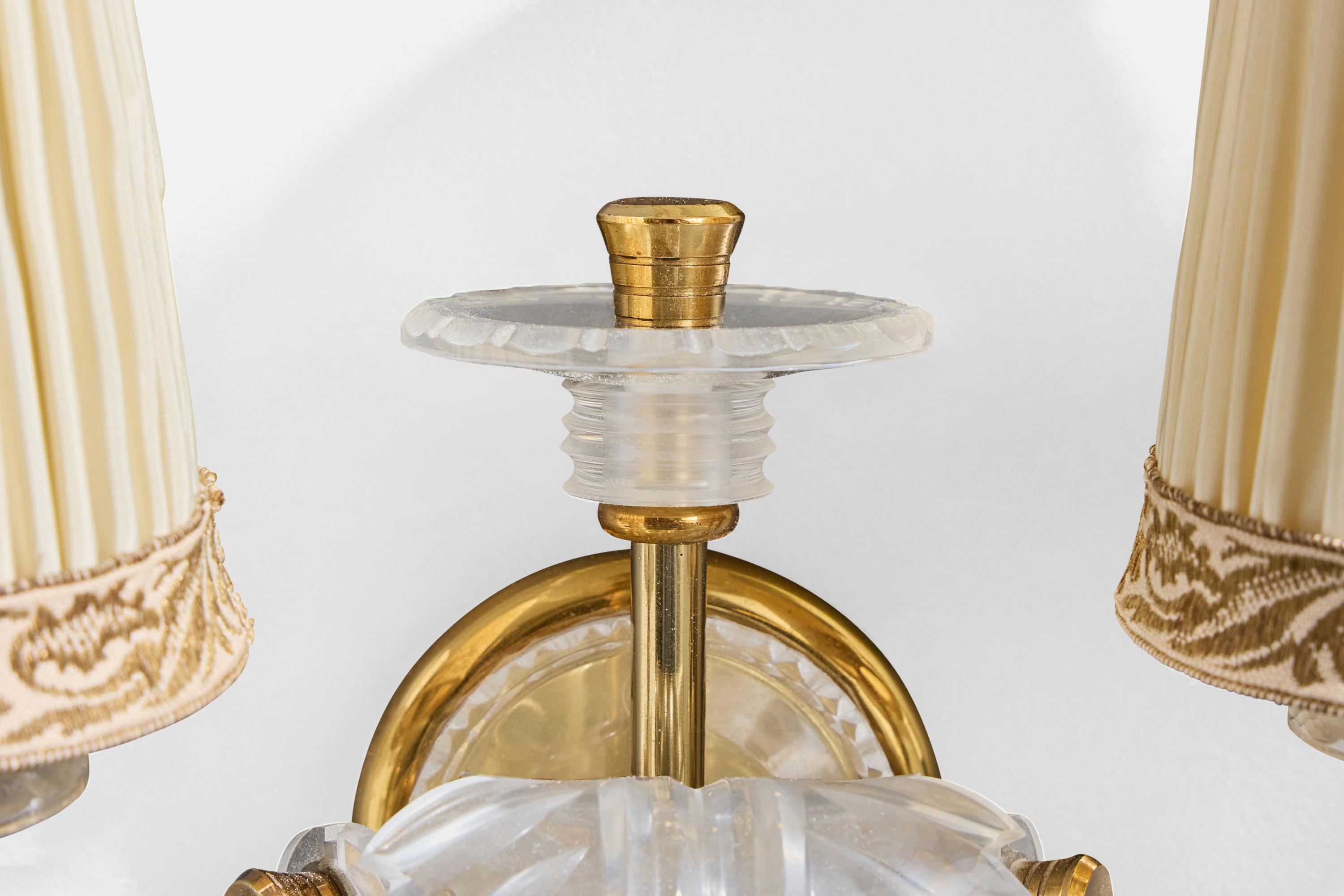 Designer francese, lampade da parete, plexiglass, ottone, tessuto, Francia, anni '70 in vendita 2