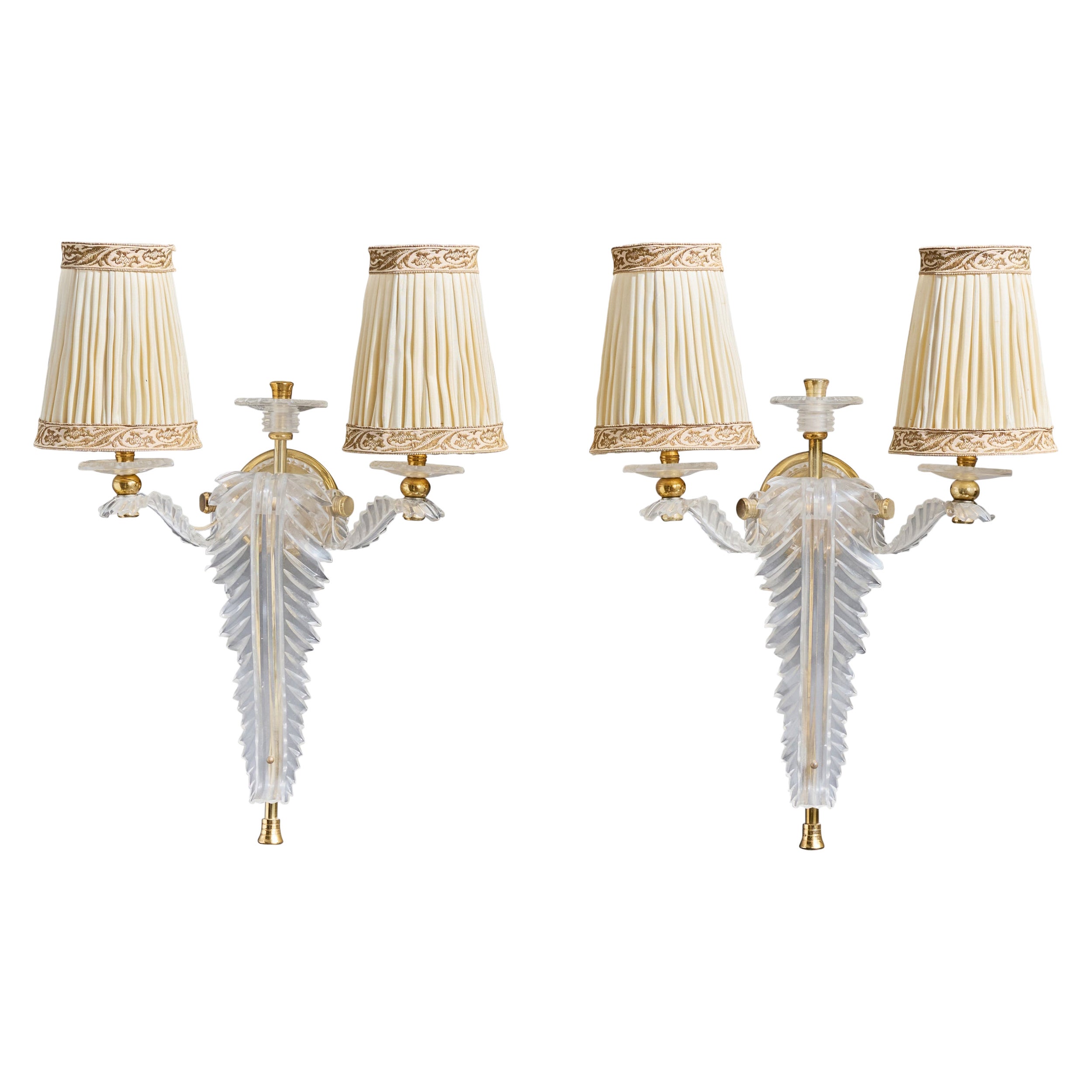 Designer francese, lampade da parete, plexiglass, ottone, tessuto, Francia, anni 
70 in vendita