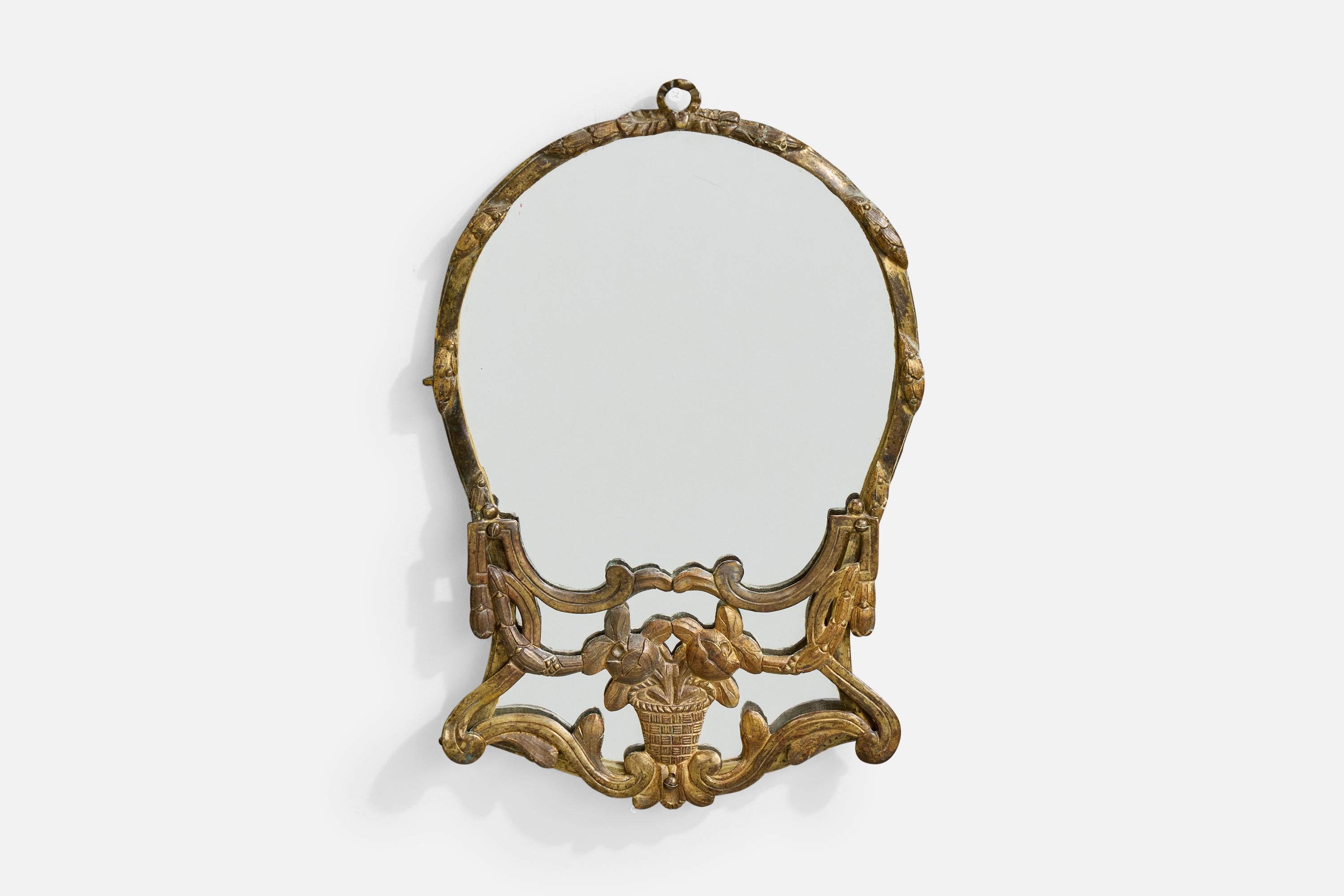 Miroir mural en laiton conçu et produit en France, c. 1940s.

Dimensions globales (pouces) : 14.75 