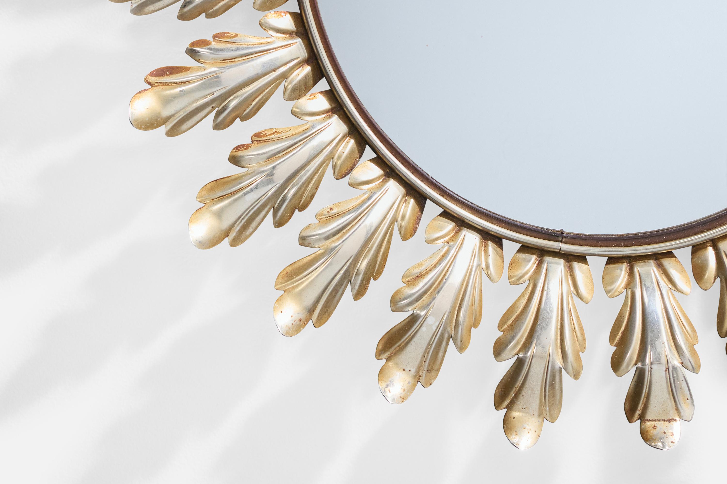 Designer français, miroir mural, métal, France, années 1950 en vente 1