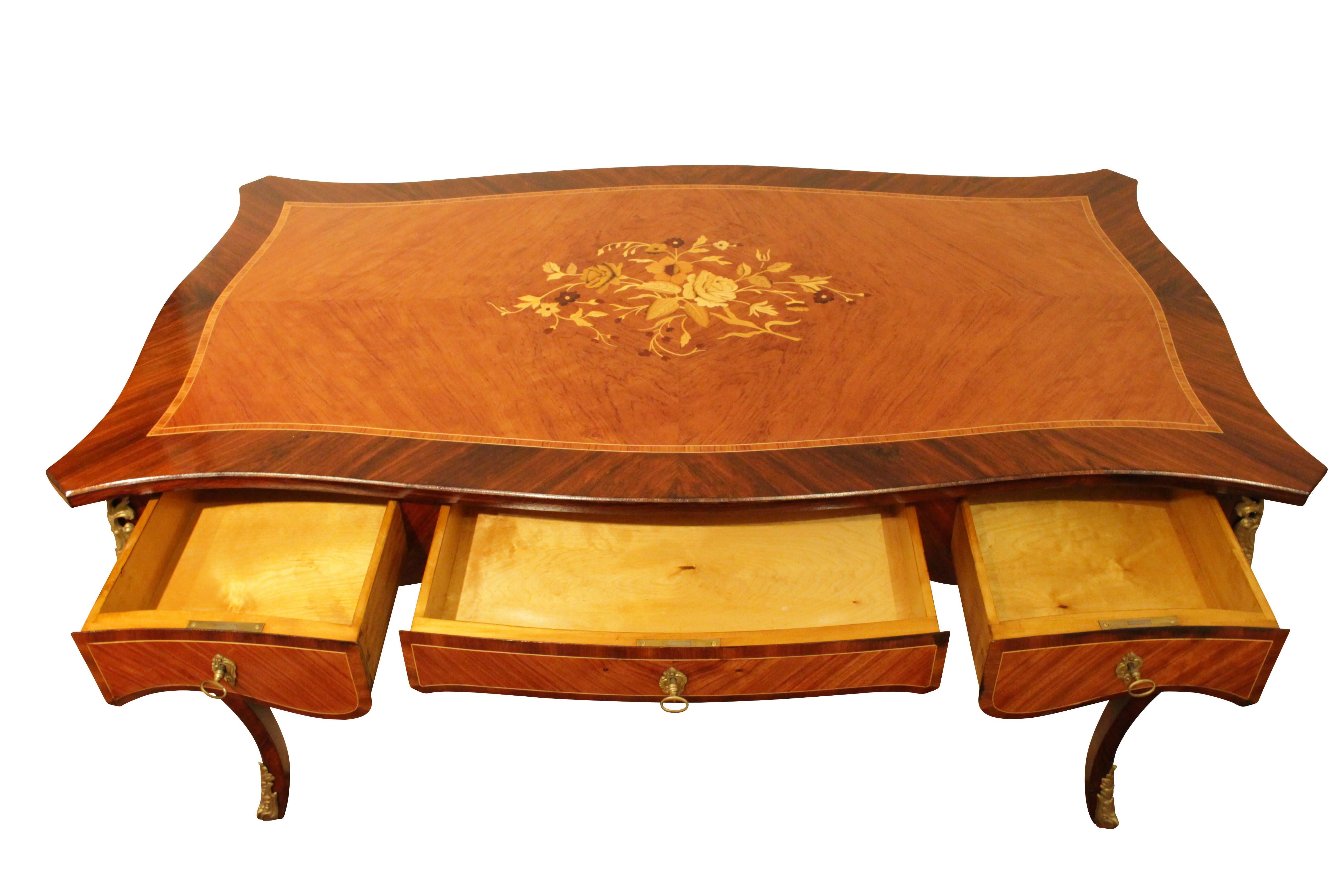 French Desk Bureau Plat in the Louis XV Style with Marquetry of Fruitwood In Good Condition In Darmstadt, DE