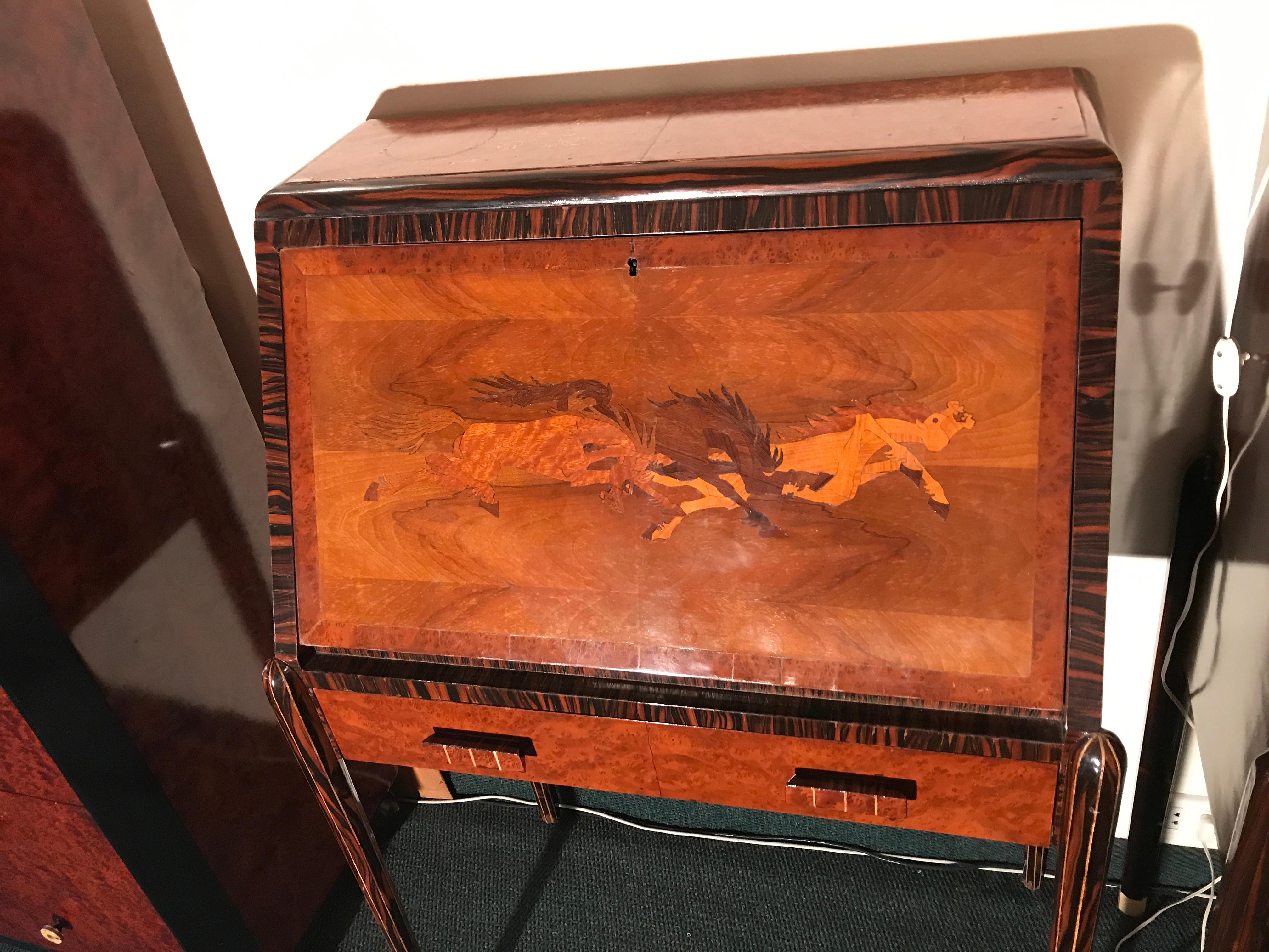 Bureau français avec chevaux en bois, 1920 en vente 5