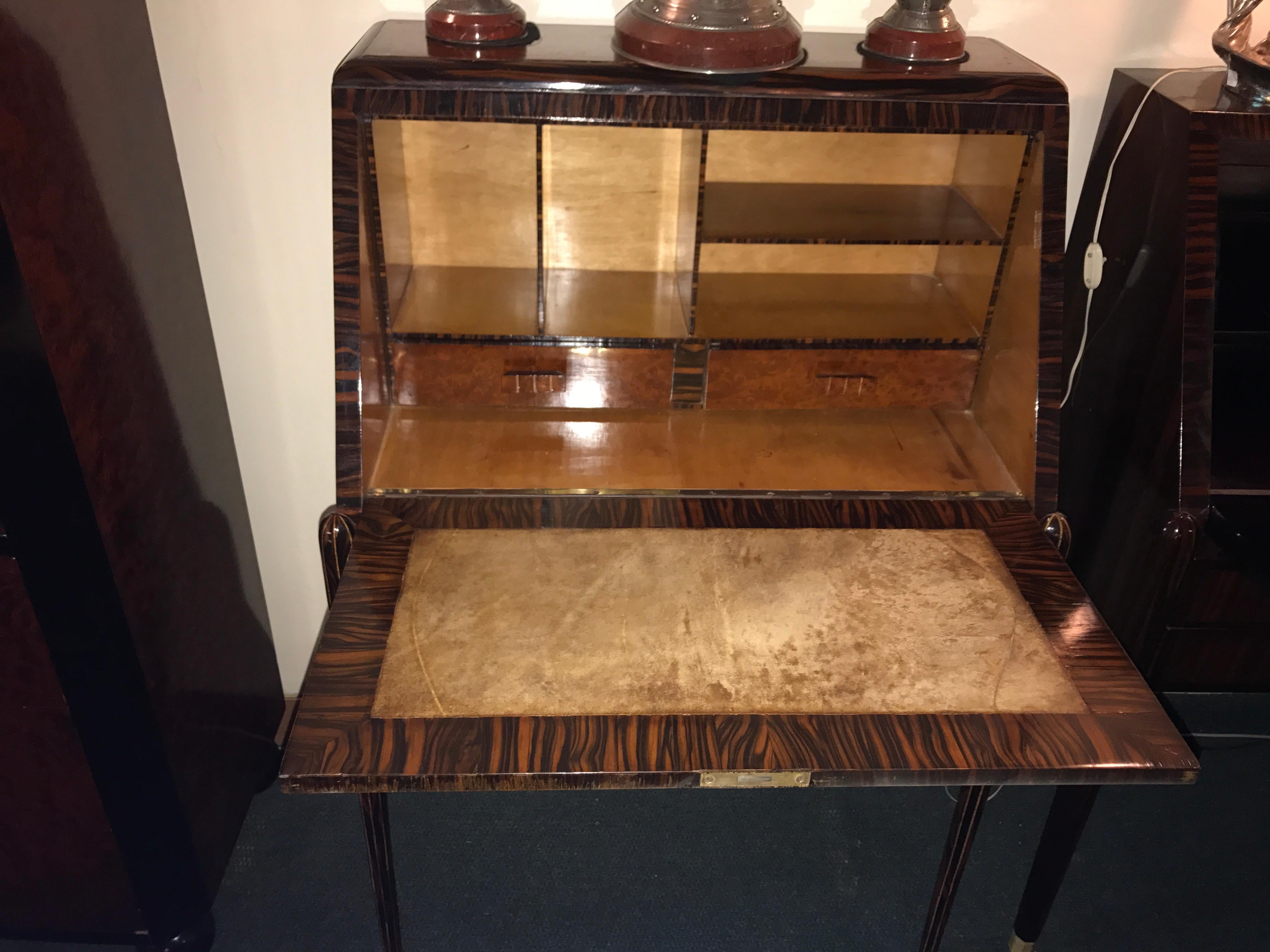 Bois Bureau français avec chevaux en bois, 1920 en vente