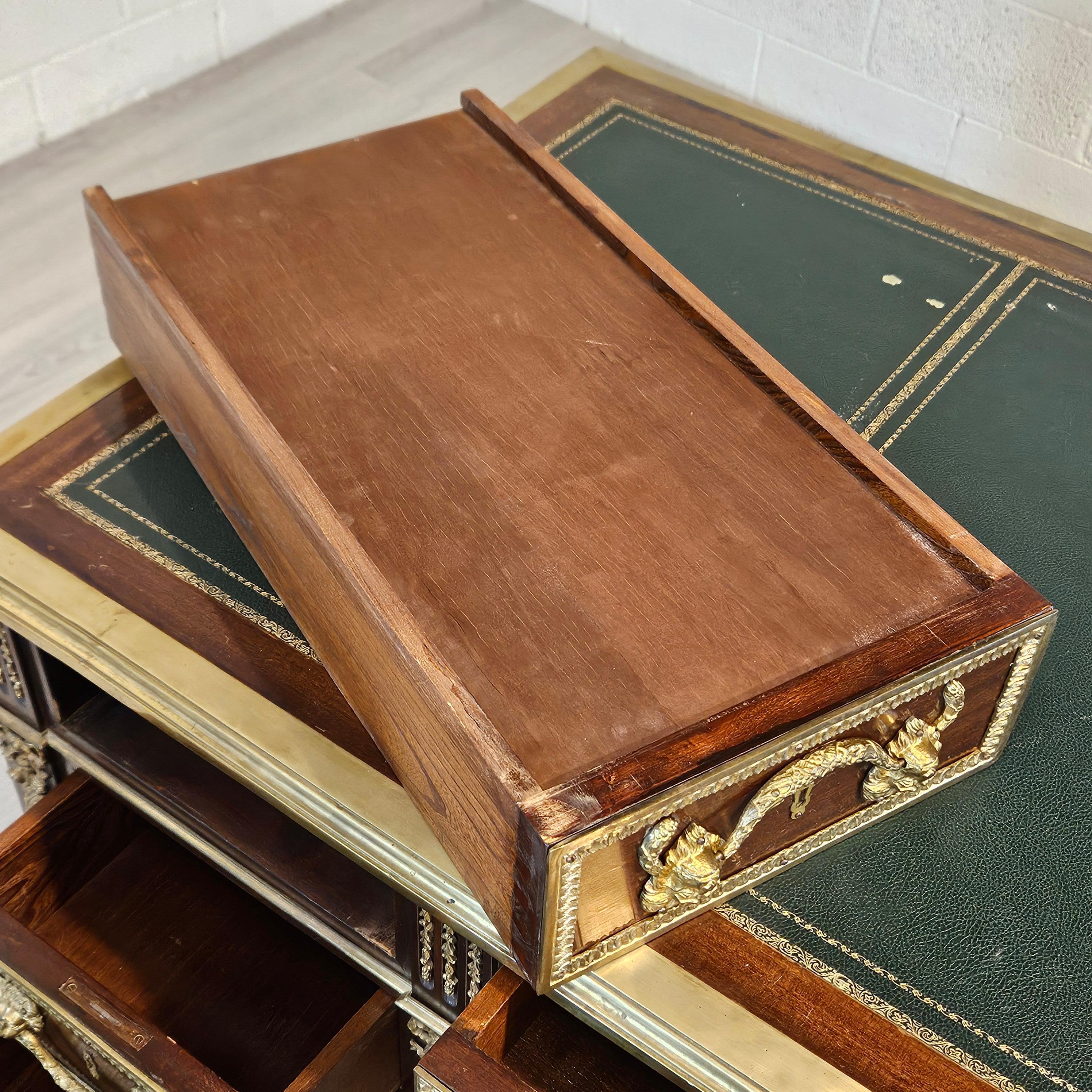 Scrivania francese con supporti in ottone e ormeggio in stile Luigi XVI in vendita 11