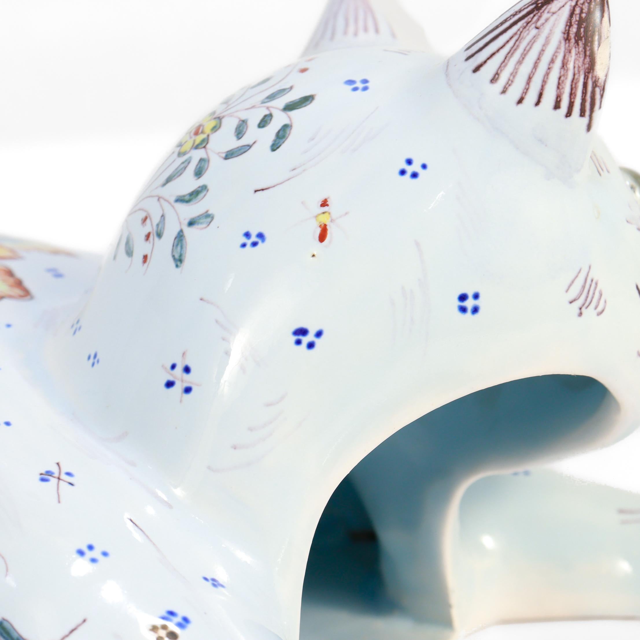 Jarrón o Bouquetière de pared en loza francesa de Desvres con forma de gato, de Geo Martel en venta 7