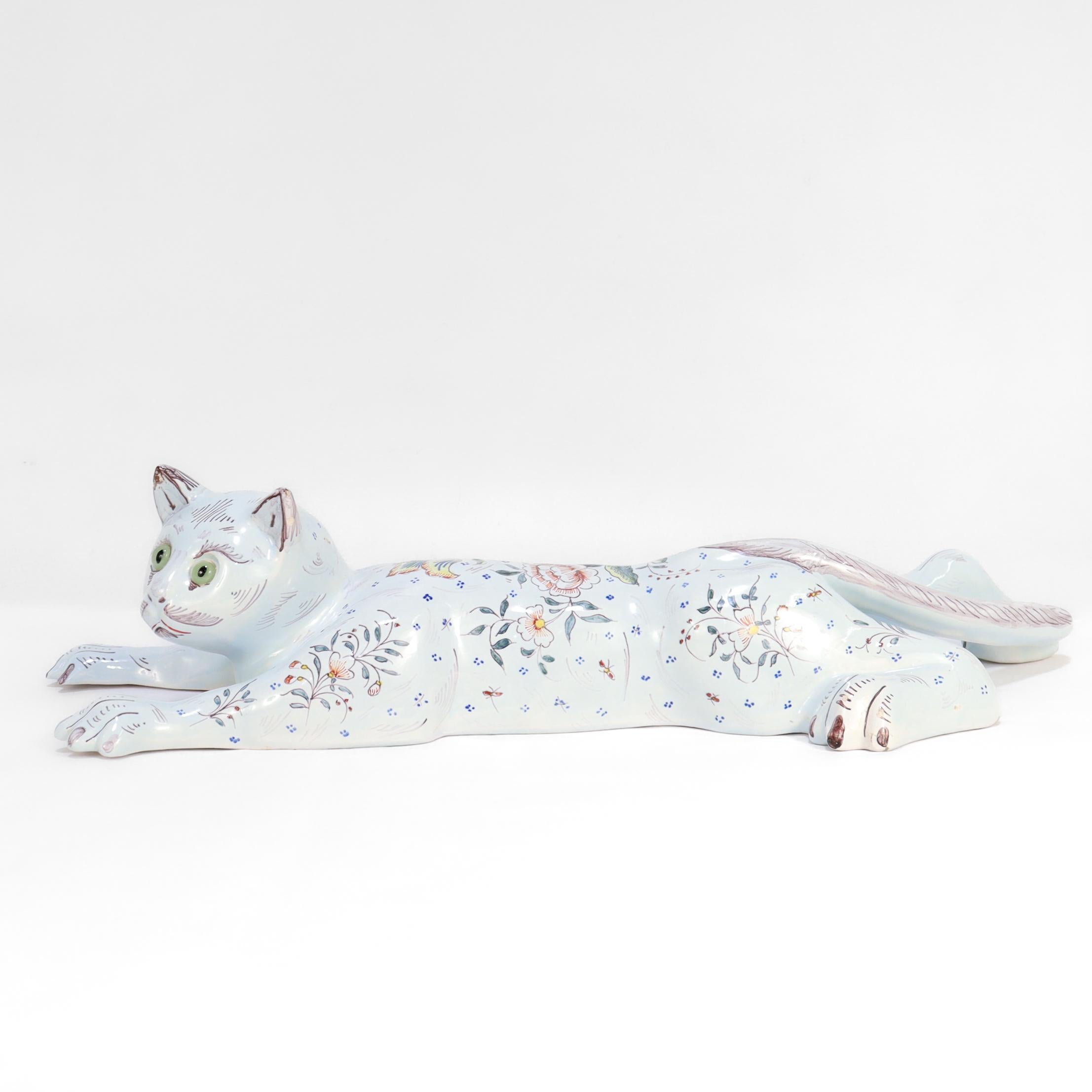 Jarrón o Bouquetière de pared en loza francesa de Desvres con forma de gato, de Geo Martel Glaseado en venta