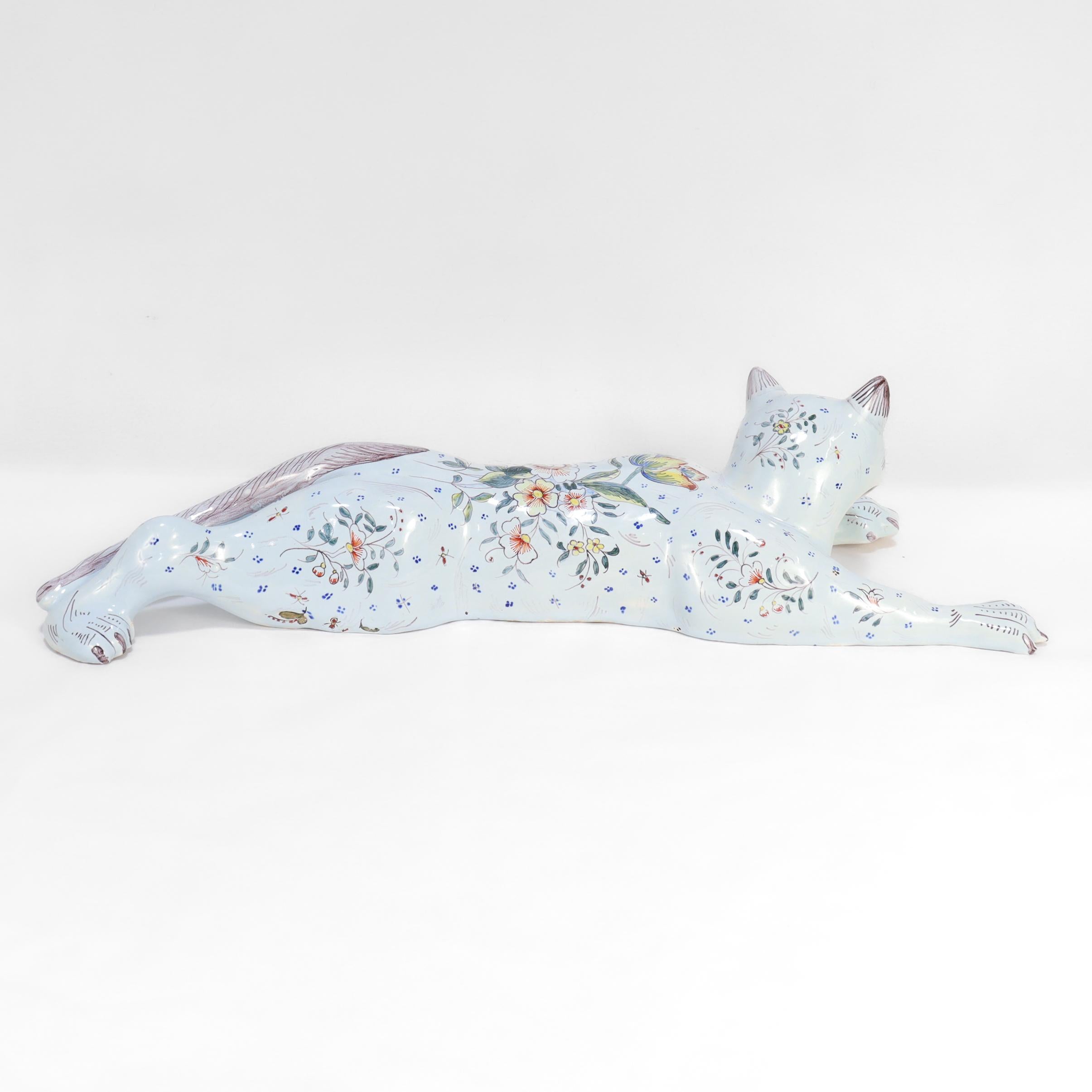Jarrón o Bouquetière de pared en loza francesa de Desvres con forma de gato, de Geo Martel Fayenza en venta