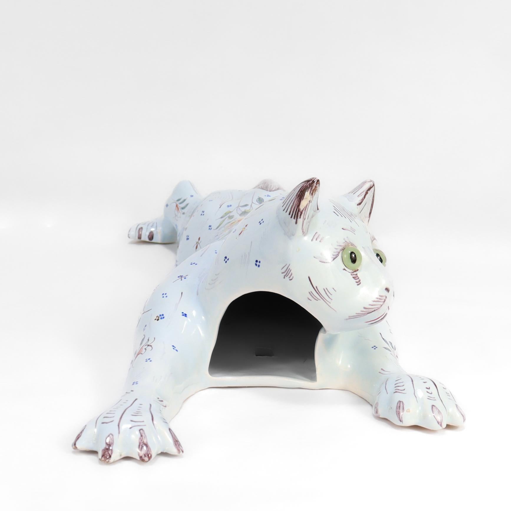 Jarrón o Bouquetière de pared en loza francesa de Desvres con forma de gato, de Geo Martel en venta 2