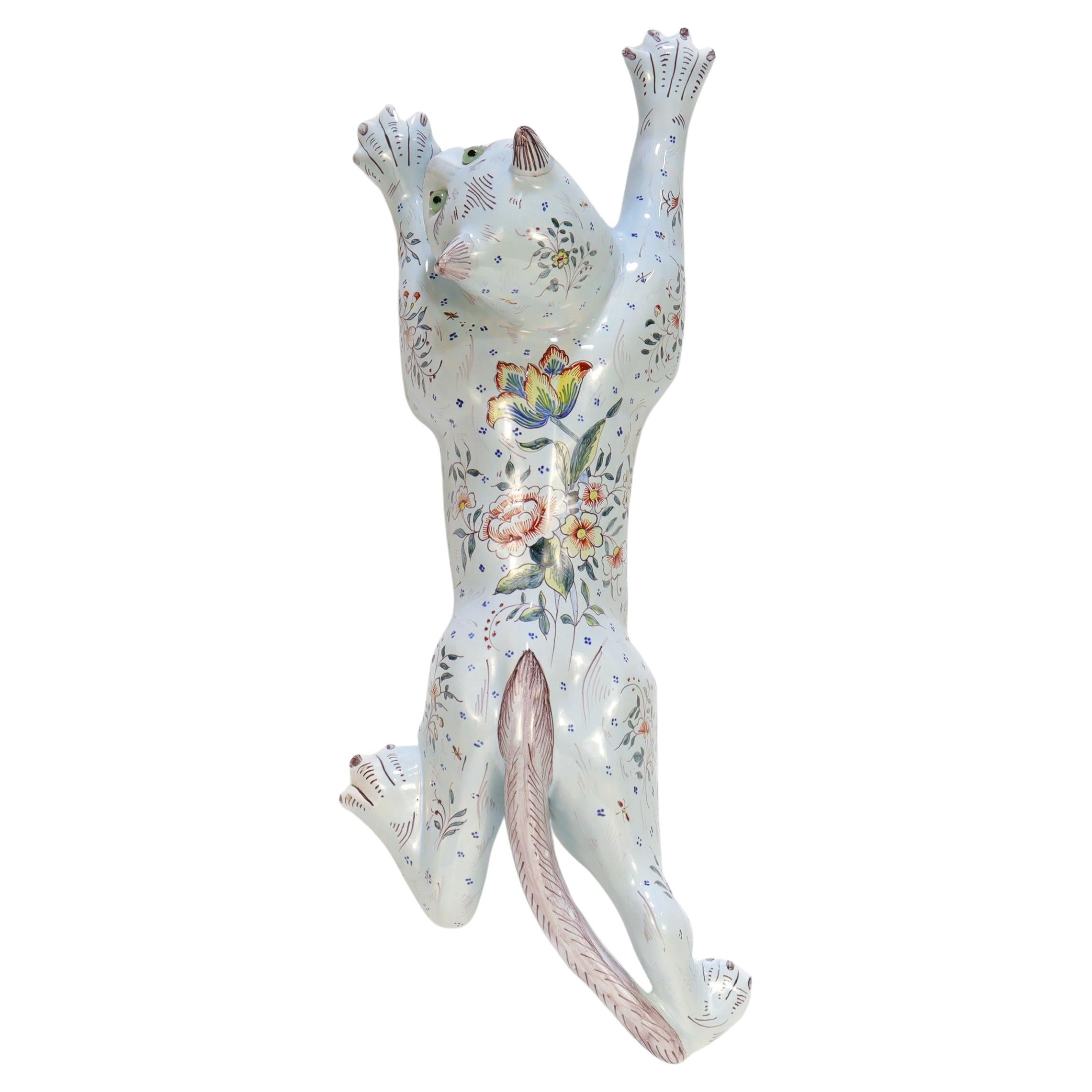 Jarrón o Bouquetière de pared en loza francesa de Desvres con forma de gato, de Geo Martel en venta