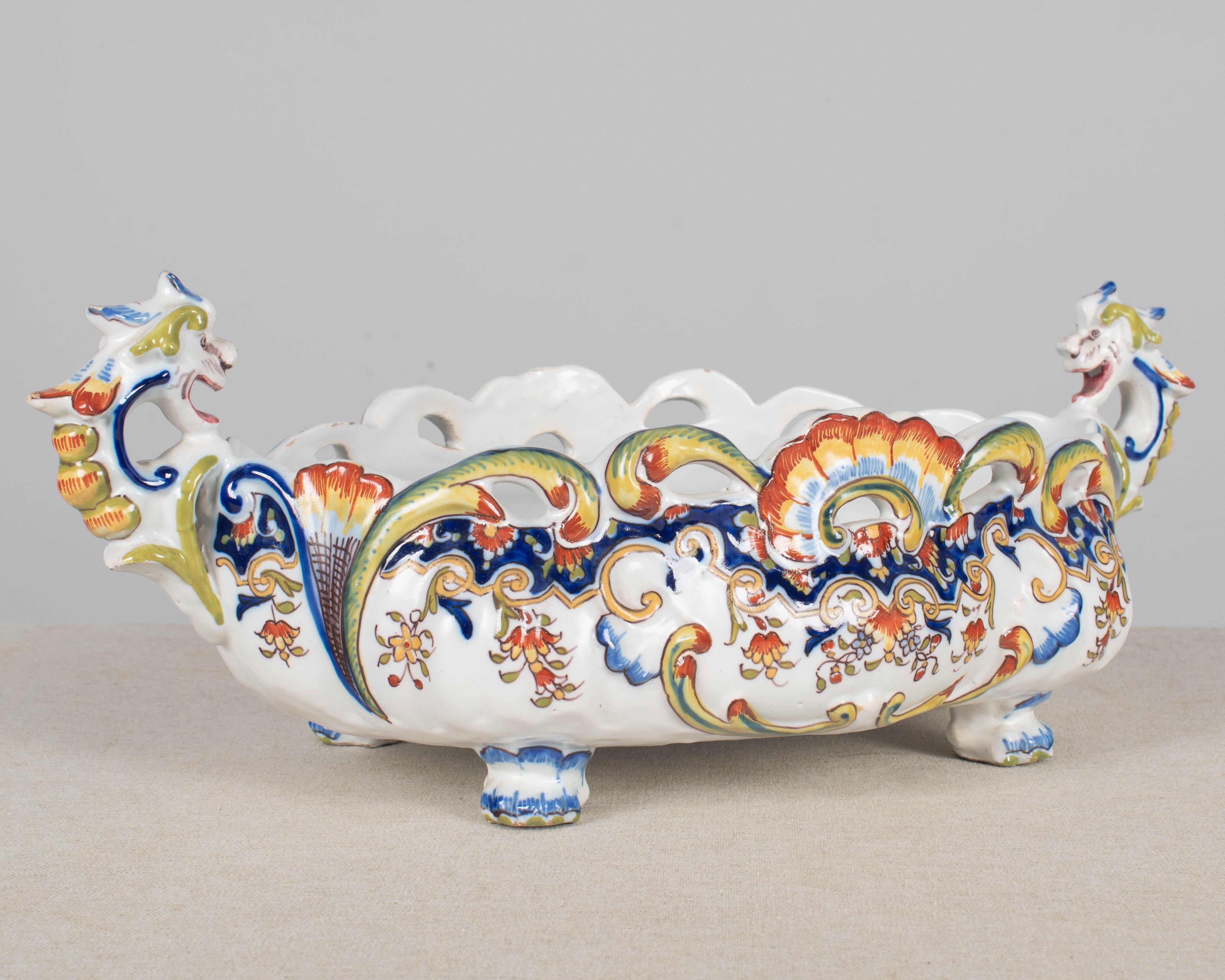 Dipinto a mano Jardinière o Cachepot francese in faience Desvres in vendita