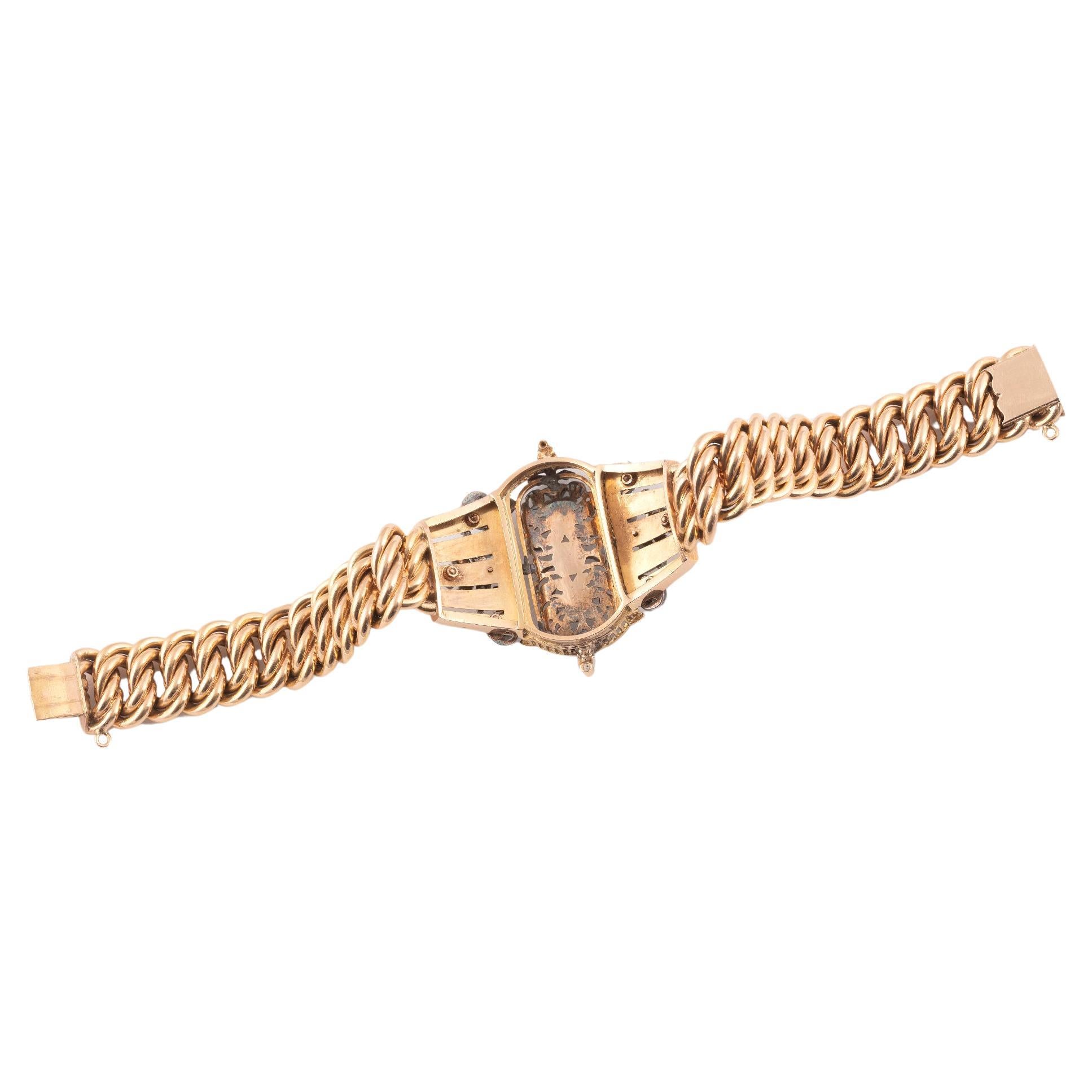 In der Mitte ein rautenförmiges, geschwungenes Motiv mit Fleur-de-Lis, das mit Diamanten im Rosenschliff und Knopfperlen besetzt ist. Armband mit amerikanischen Gourmet-Gliedern. Fassung aus 18 Karat Gelb- und Roségold. Französische Arbeit.
