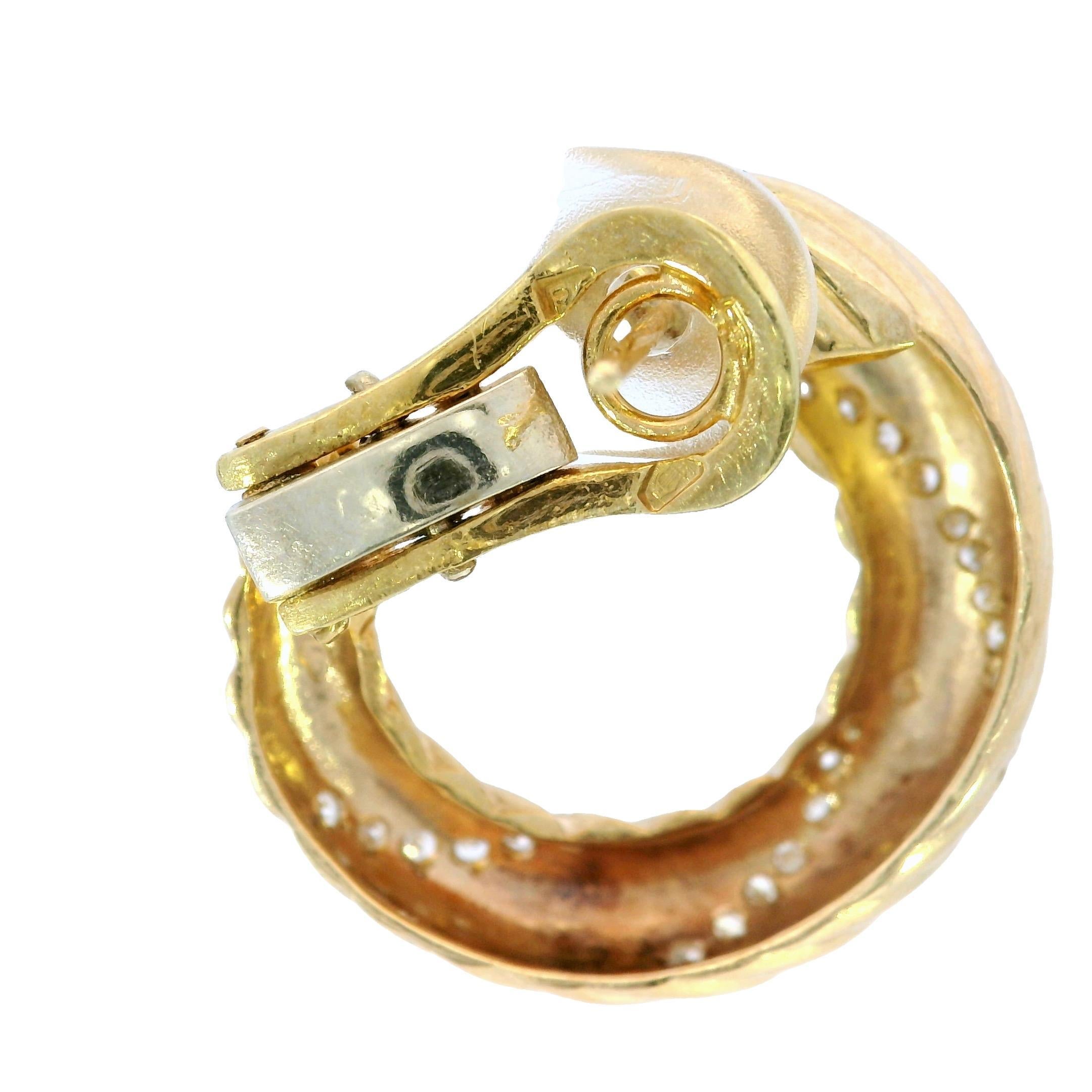 Créoles en or jaune 18K avec diamants français Vintage Clip-Ons en vente 2
