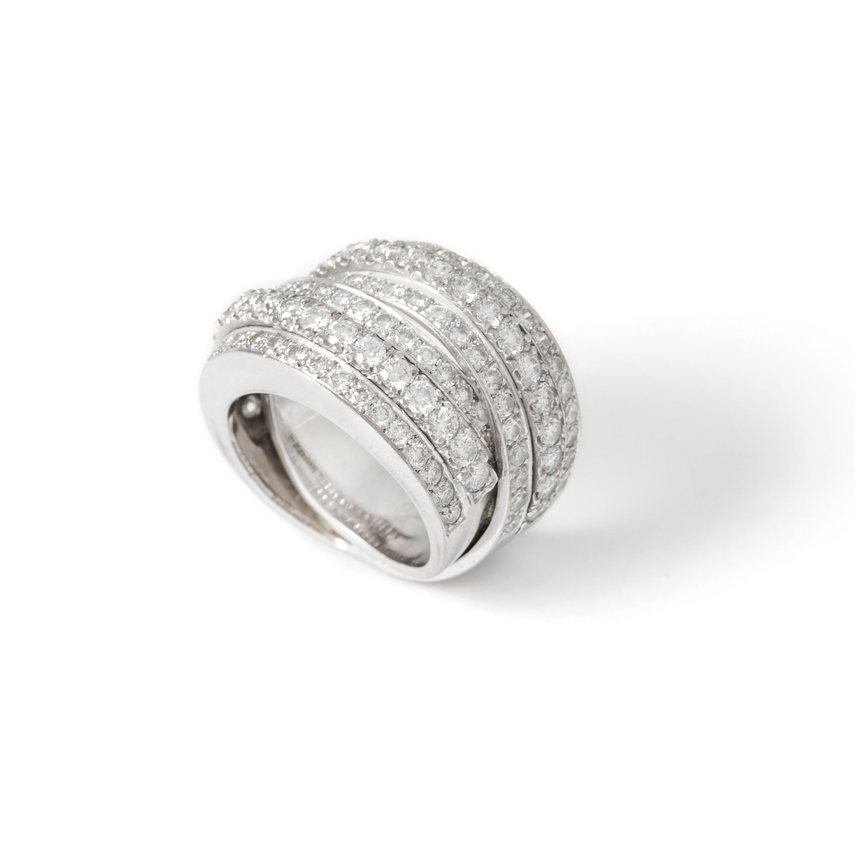 Anillo de diamantes francés Corte redondo en venta