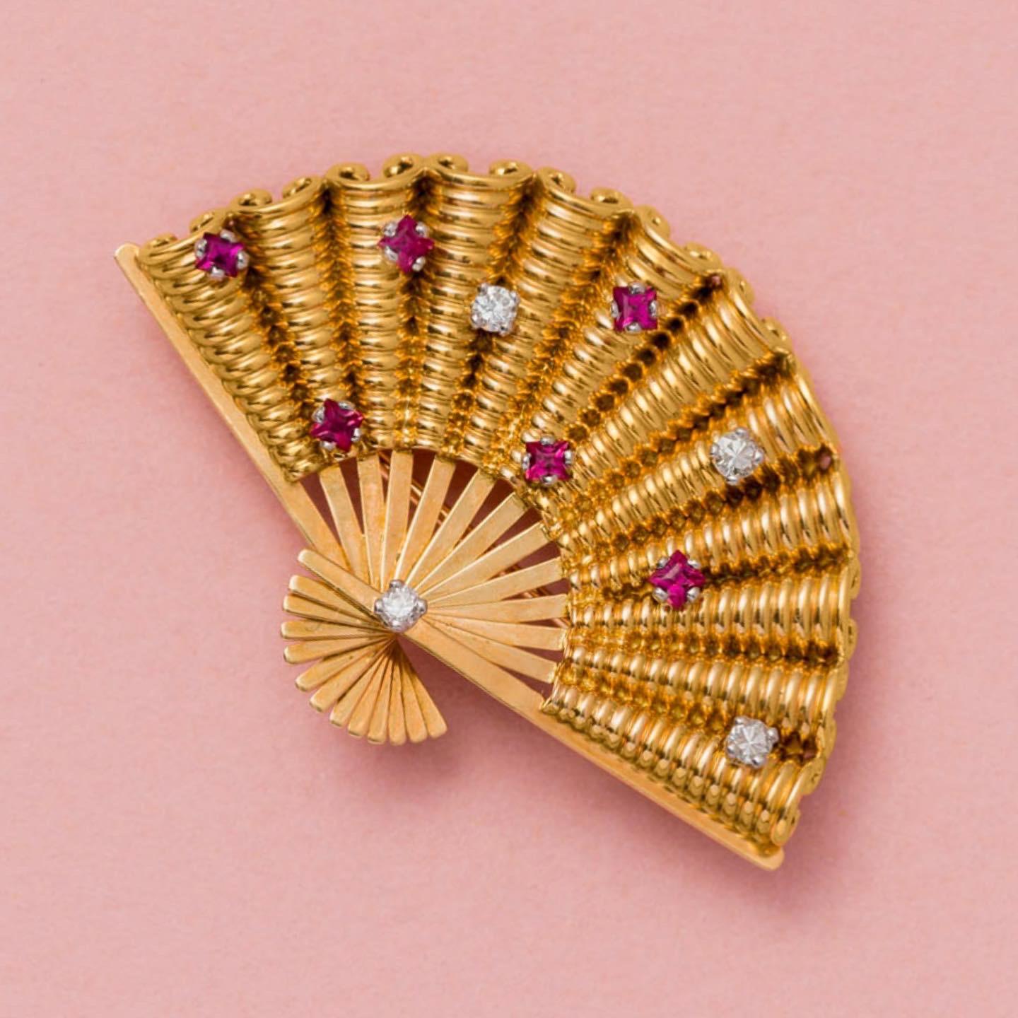 French Diamond Ruby and Gold Fan Brooch In Good Condition In Amsterdam, NL