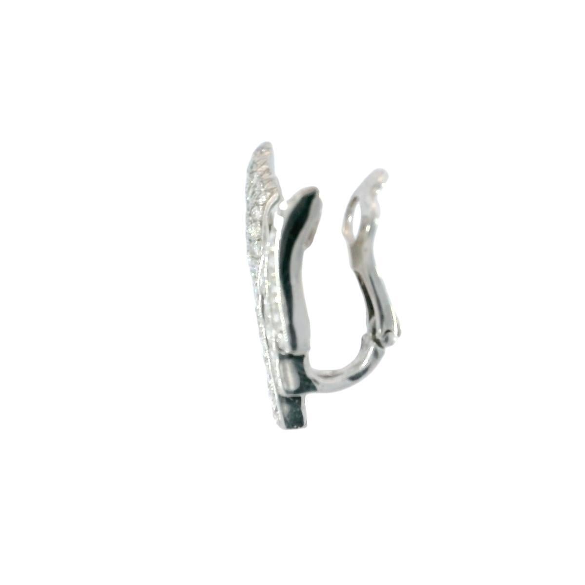 Orecchini con diamanti francesi in oro bianco 18 carati ~2ctw Diamanti 

Questi orecchini a clip in oro bianco 18 carati presentano un'elegante cascata di diamanti bianchi, per un totale di circa 2,0 carati. Le pietre sono disposte in un disegno a