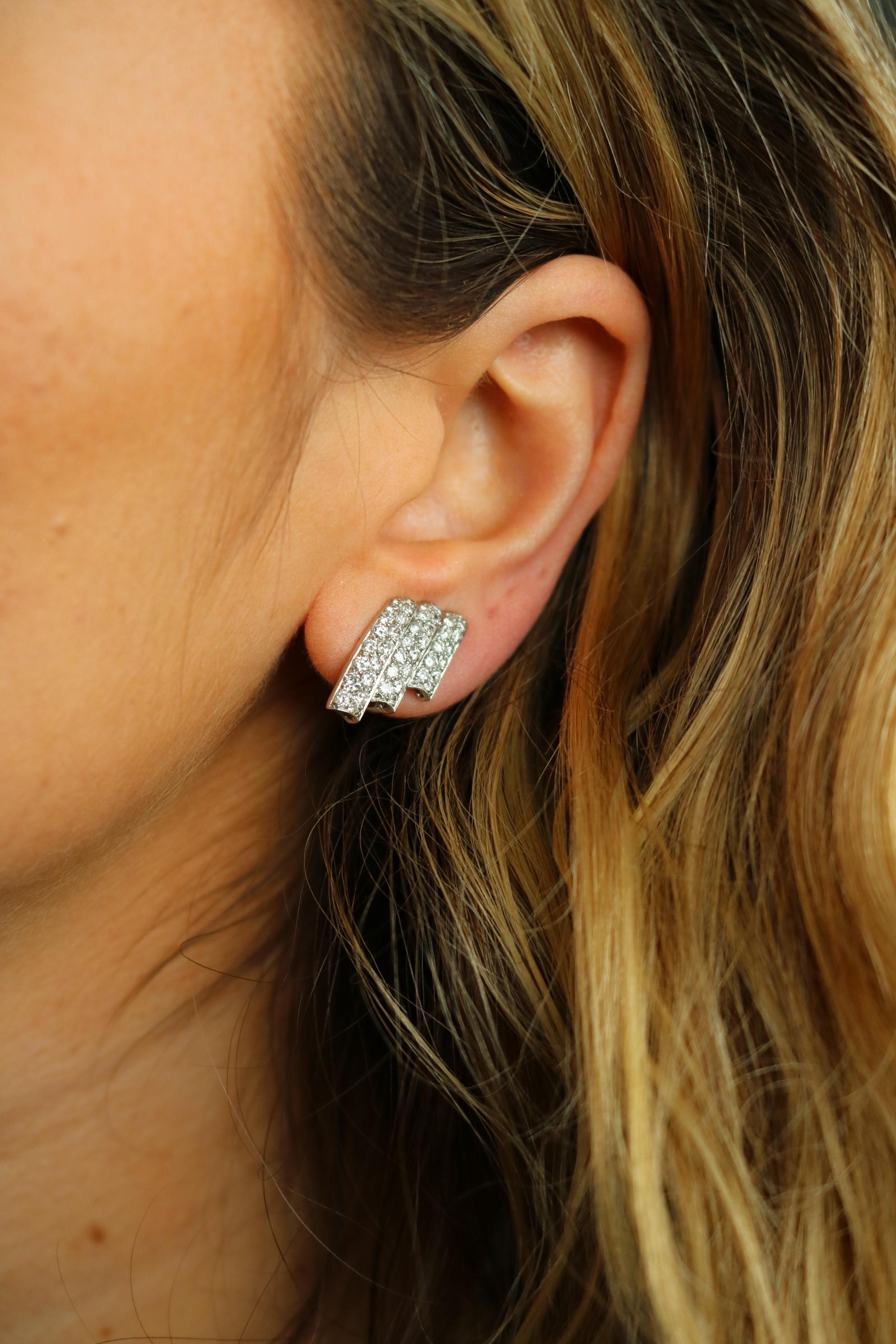 Orecchini con diamanti francesi in oro bianco 18 carati ~2ctw Diamanti in vendita 2
