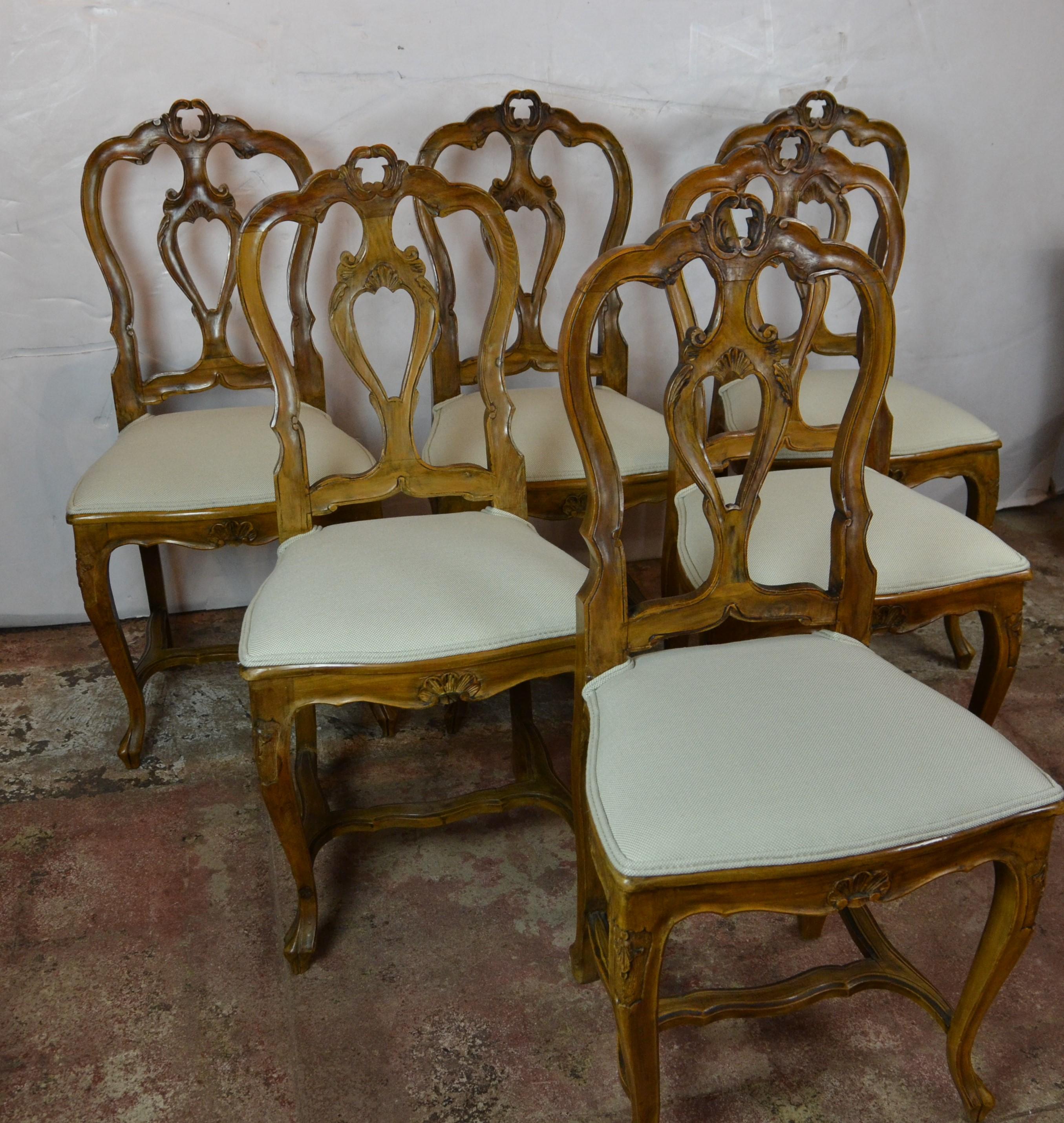 Set of six Louis xv style French dining chair. Upholstered in linen.