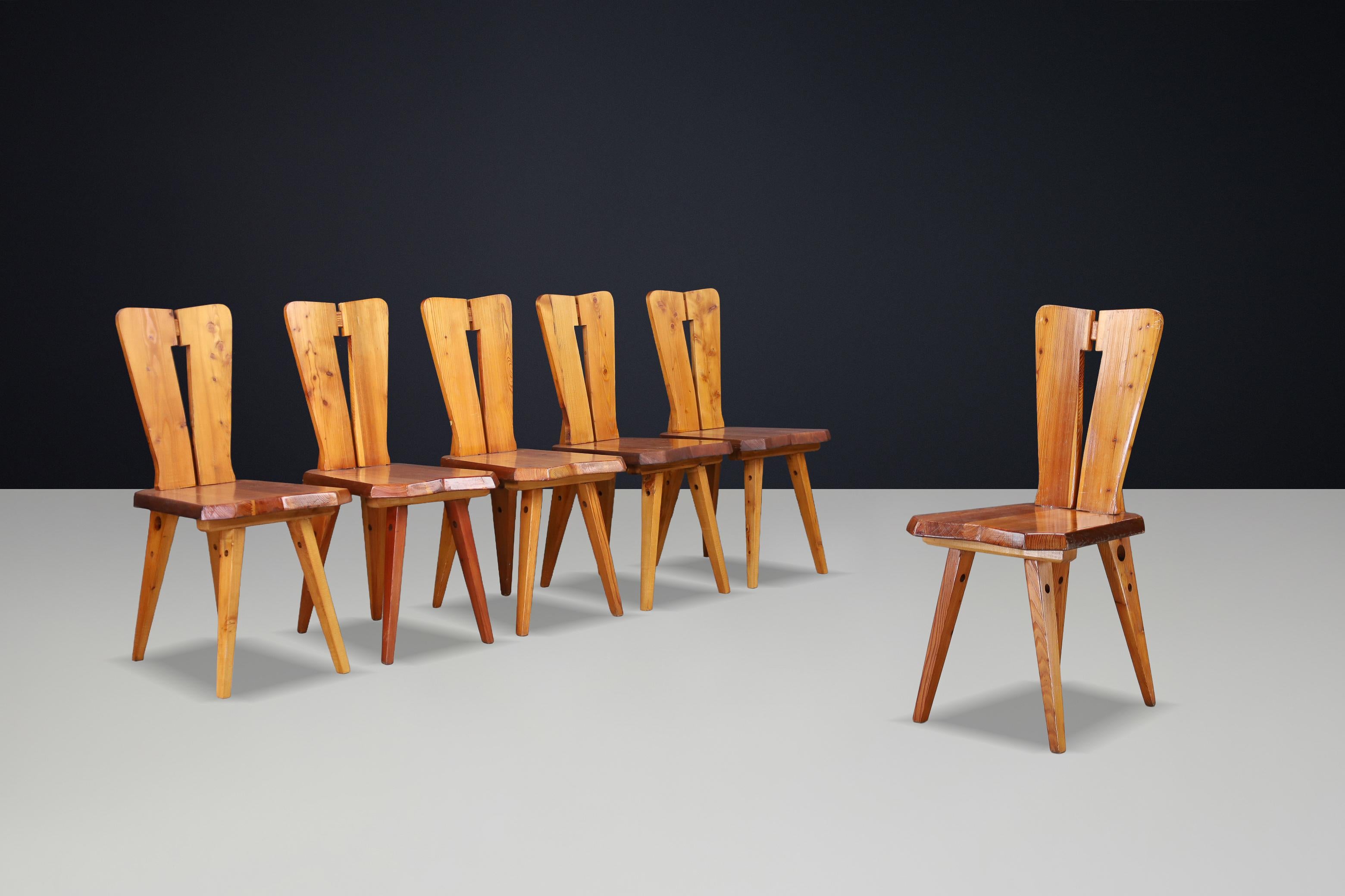 Sedie da pranzo francesi nello stile di Christian Durupt e Charlotte Perriand anni '50

Queste sedie da pranzo francesi, disegnate nello stile di Christian Durupt e Charlotte Perriand, presentano una silhouette audace e spigolosa abbinata al calore