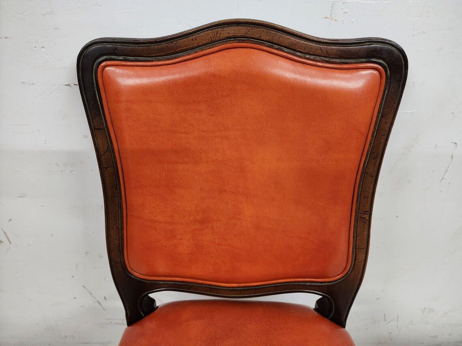 Chaises de salle à manger françaises Chambly Vintage en cuir par HICKORY CHAIR Co en vente 1