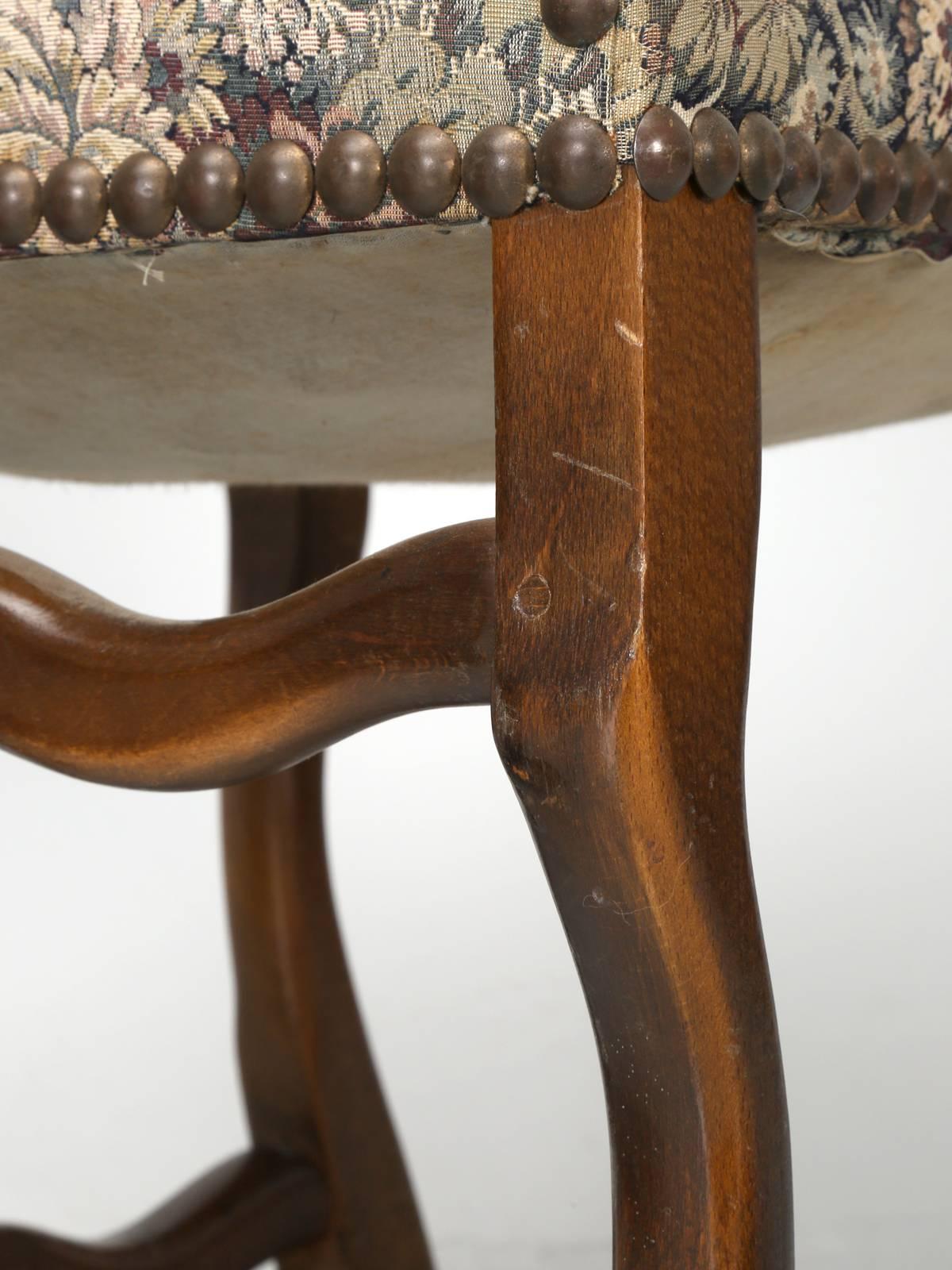 Französische Esszimmerstühle, Sechser-Set im Stil von Os De Mouton mit (2) Sesseln (Mitte des 20. Jahrhunderts) im Angebot