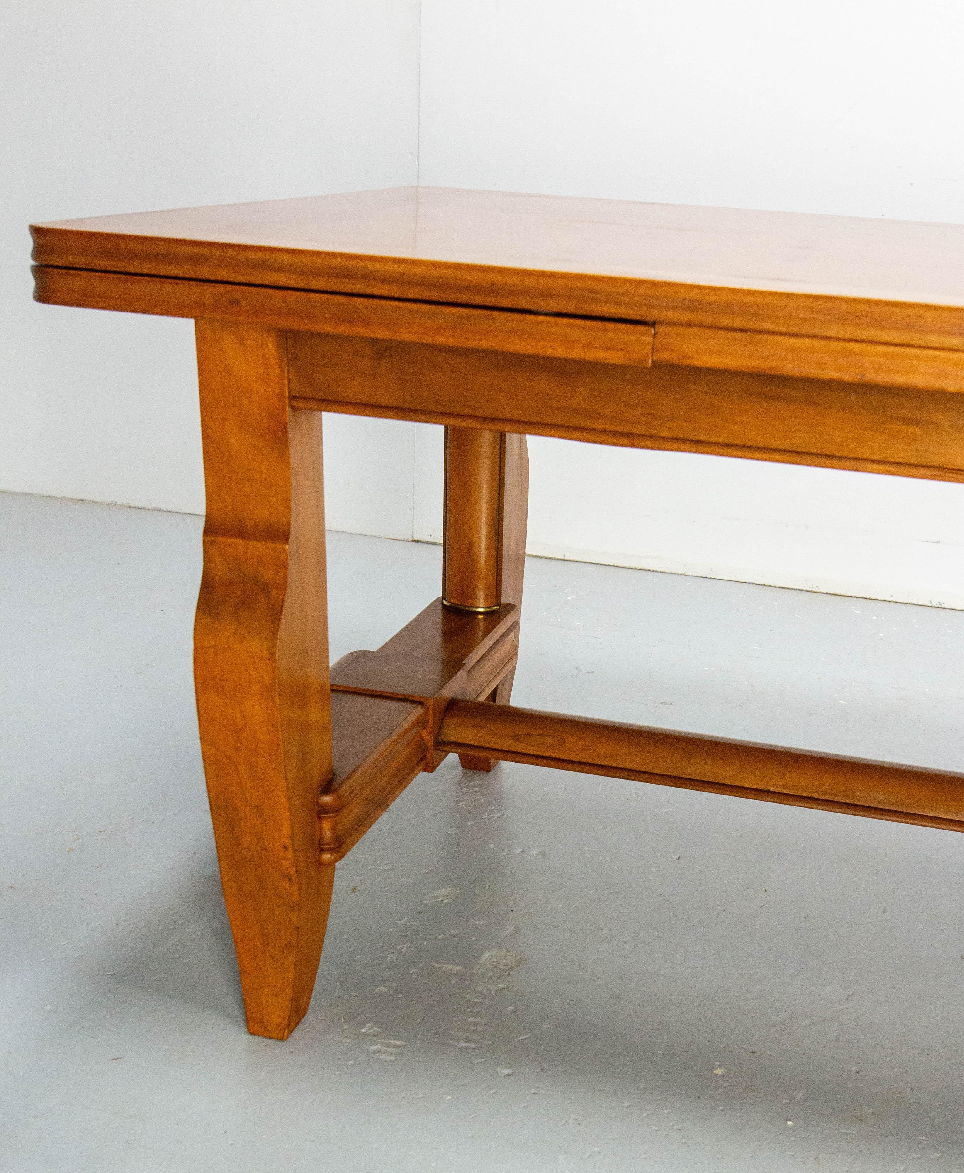 Table à rallonge de salle à manger en merisier et plateau à motifs de diamants en laiton, circa 1960 en vente 1